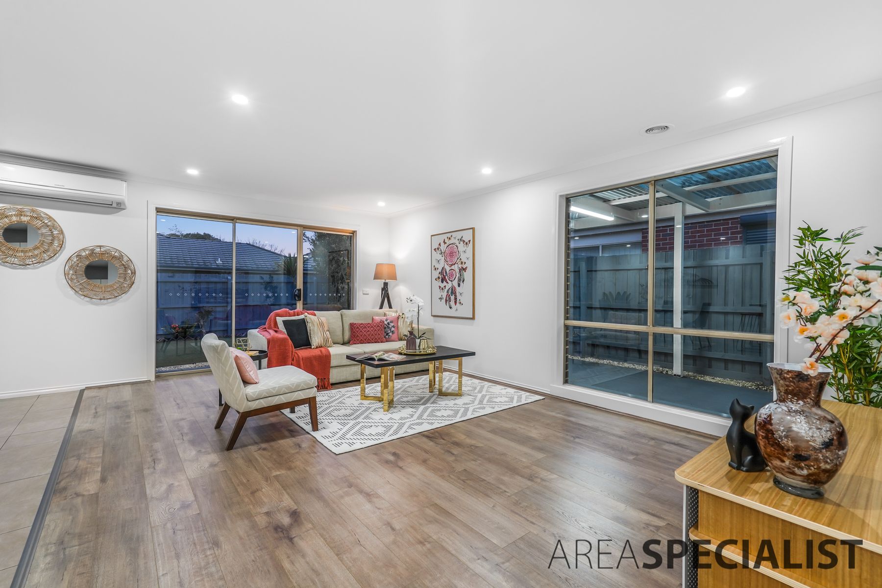 27 Ebony Street, Cranbourne, VIC 3977, Cranbourne - Thumbnail 2