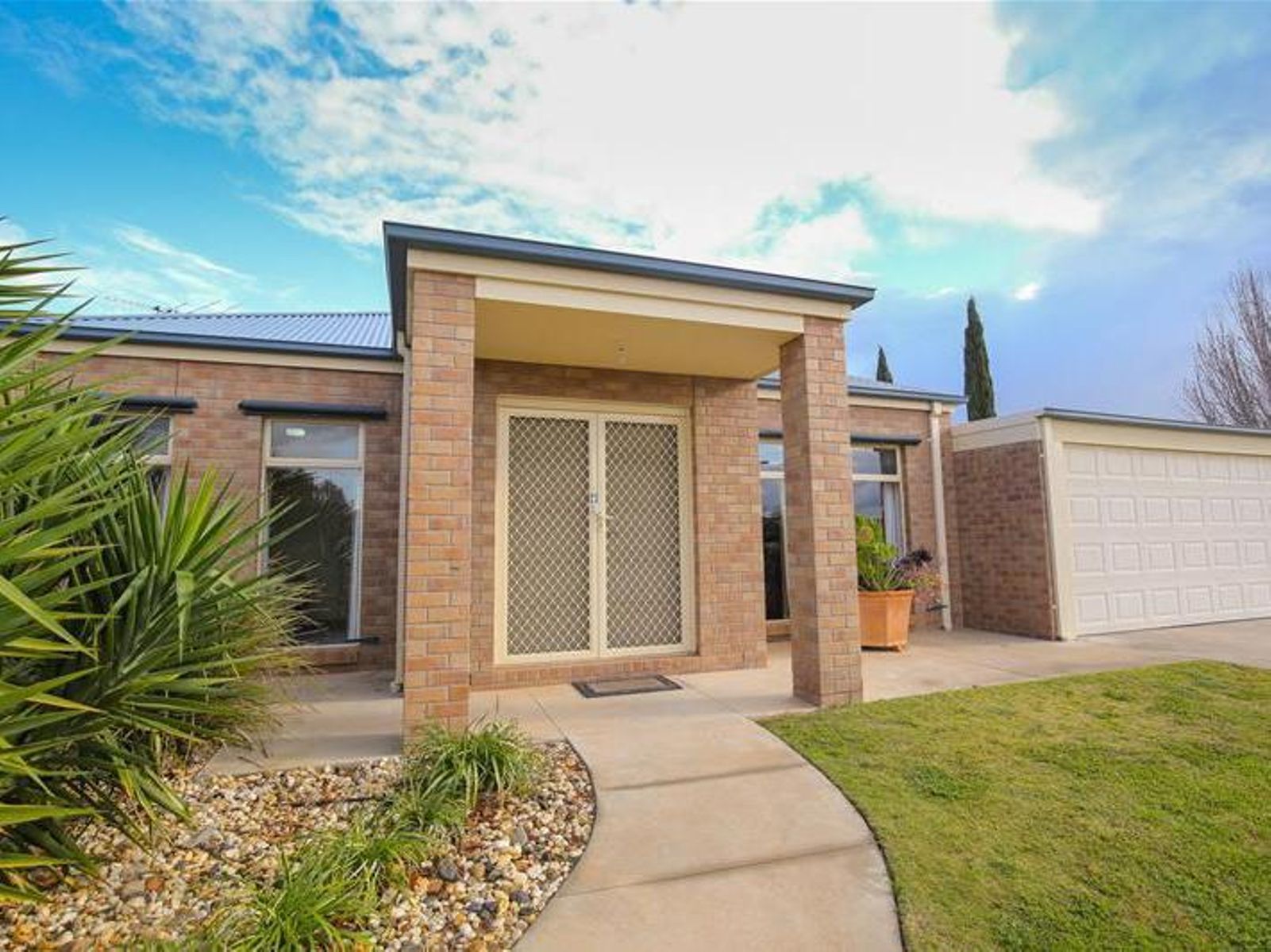 26 Leichhardt Drive