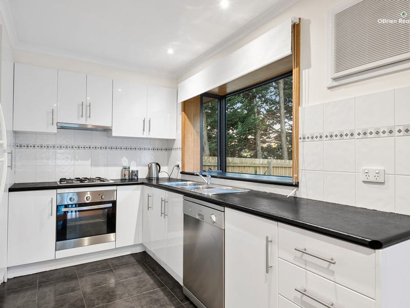 44 Denton Drive, Endeavour Hills, VIC 3802, Endeavour Hills - Thumbnail 2