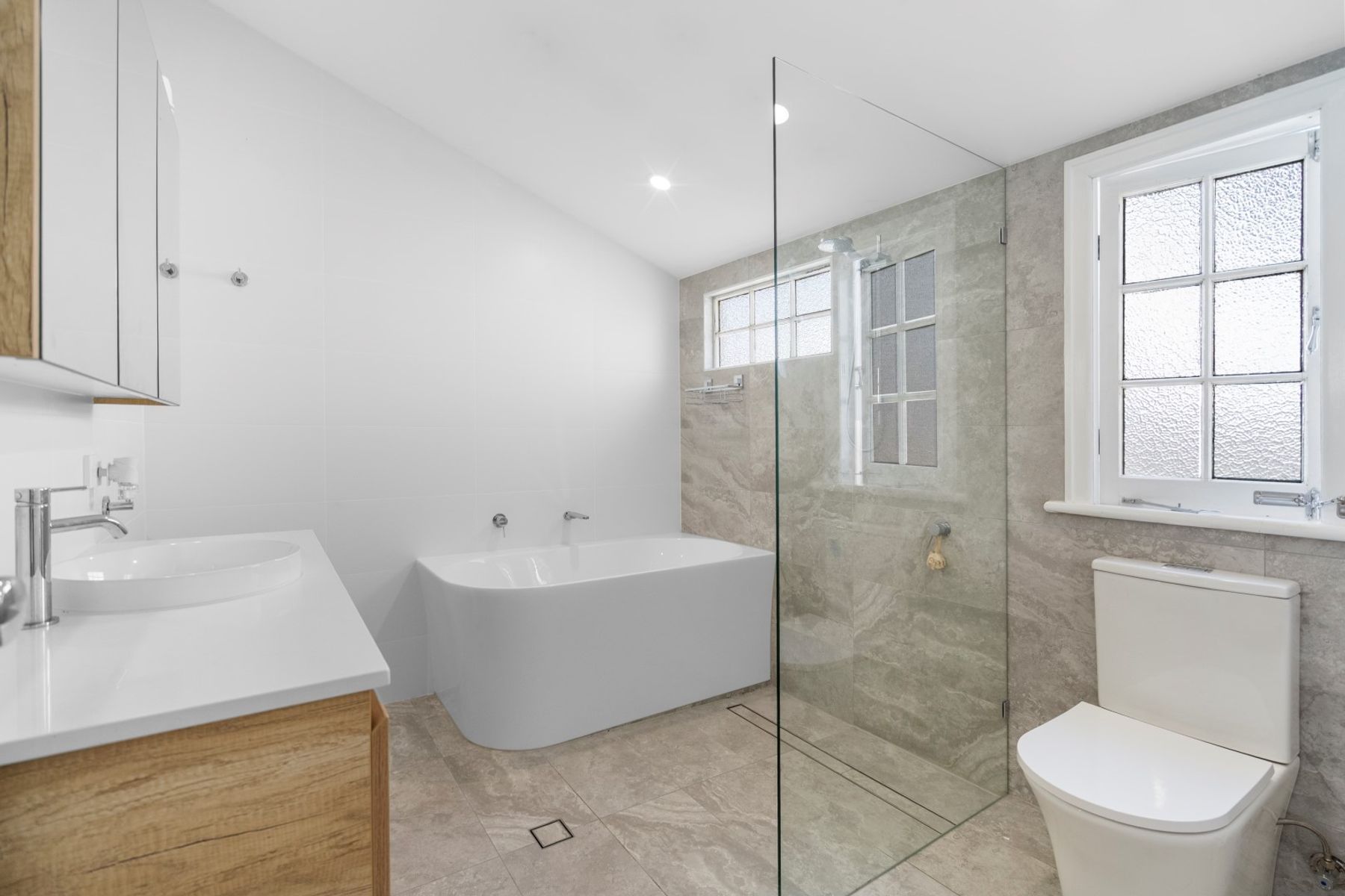 403 Forbidden, Woodend - Thumbnail 3