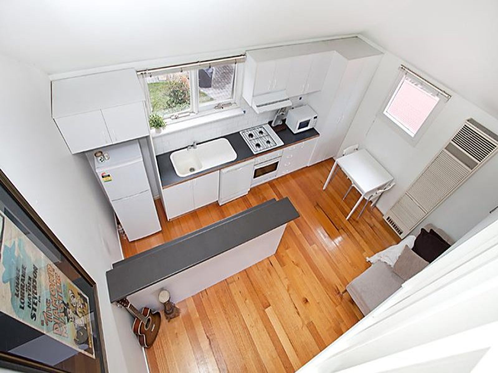 8 Hardwick Lane, Kensington - Thumbnail 4