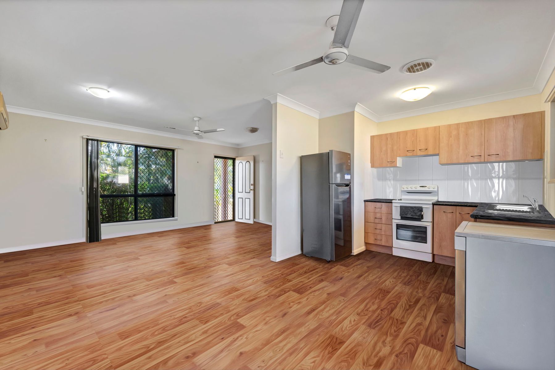 32 Elton Drive, Kelso, QLD 4815, Kelso - Thumbnail 4