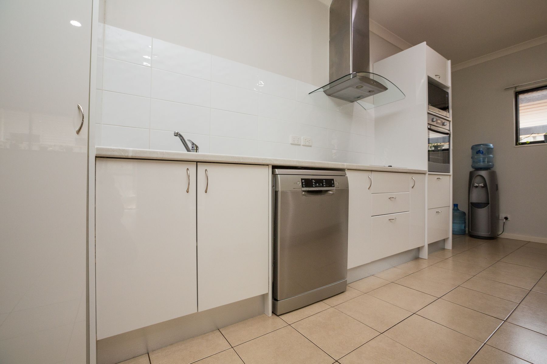 10 Minderoo Avenue, South Hedland WA 6722, South Hedland - Thumbnail 2
