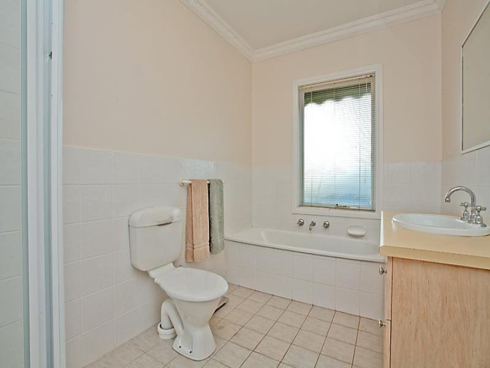18 Cakebread Mews, Kensington - Thumbnail 7