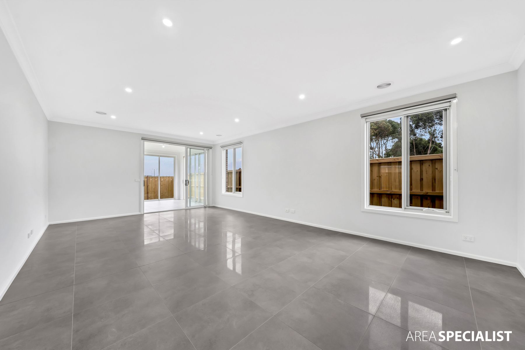 13 Harlequin Way, Clyde North, VIC 3978, Clyde North - Thumbnail 6