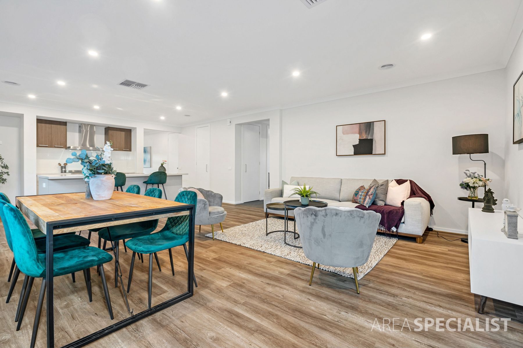 19 Lensing Street, Clyde North, VIC 3978, Clyde North - Thumbnail 5
