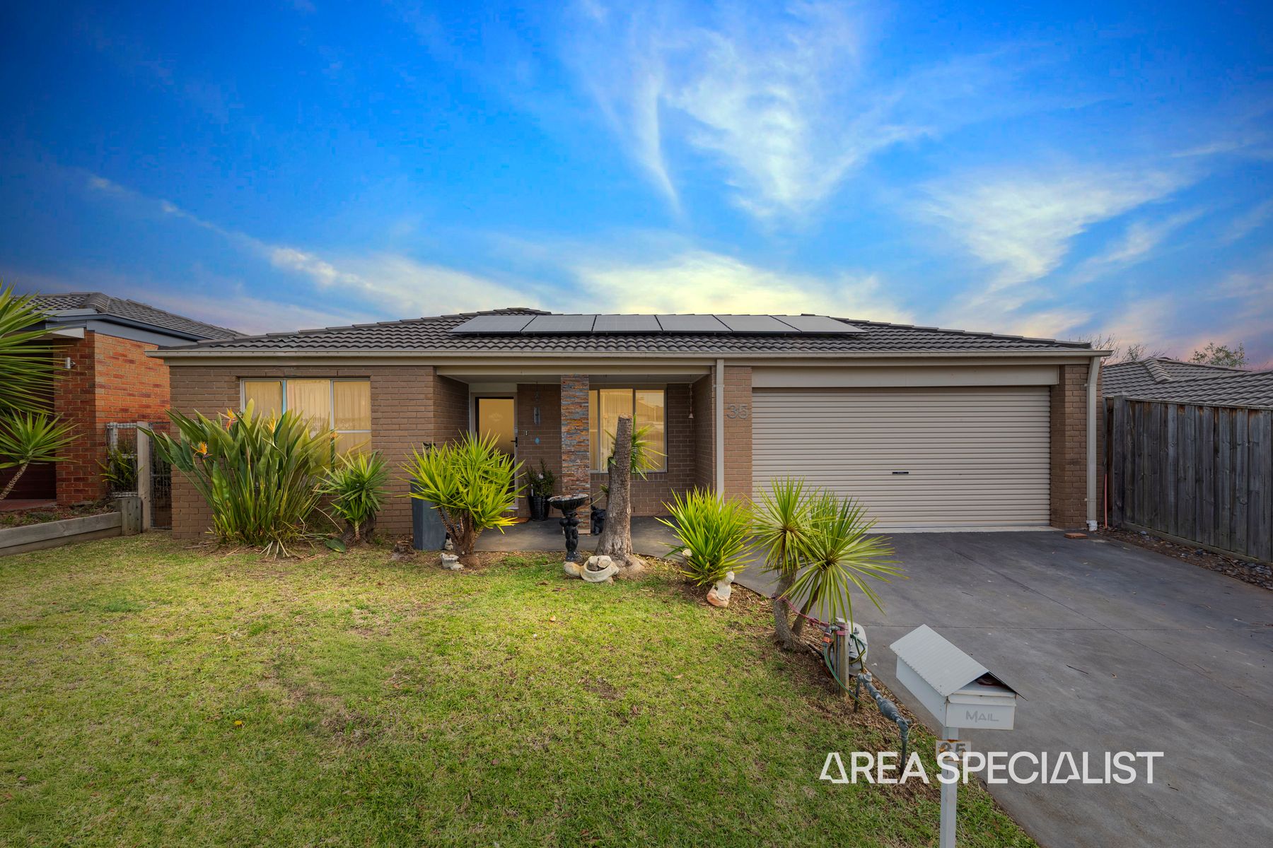 35 Bohemia Crescent, Pakenham, VIC 3810, Pakenham - Thumbnail 2