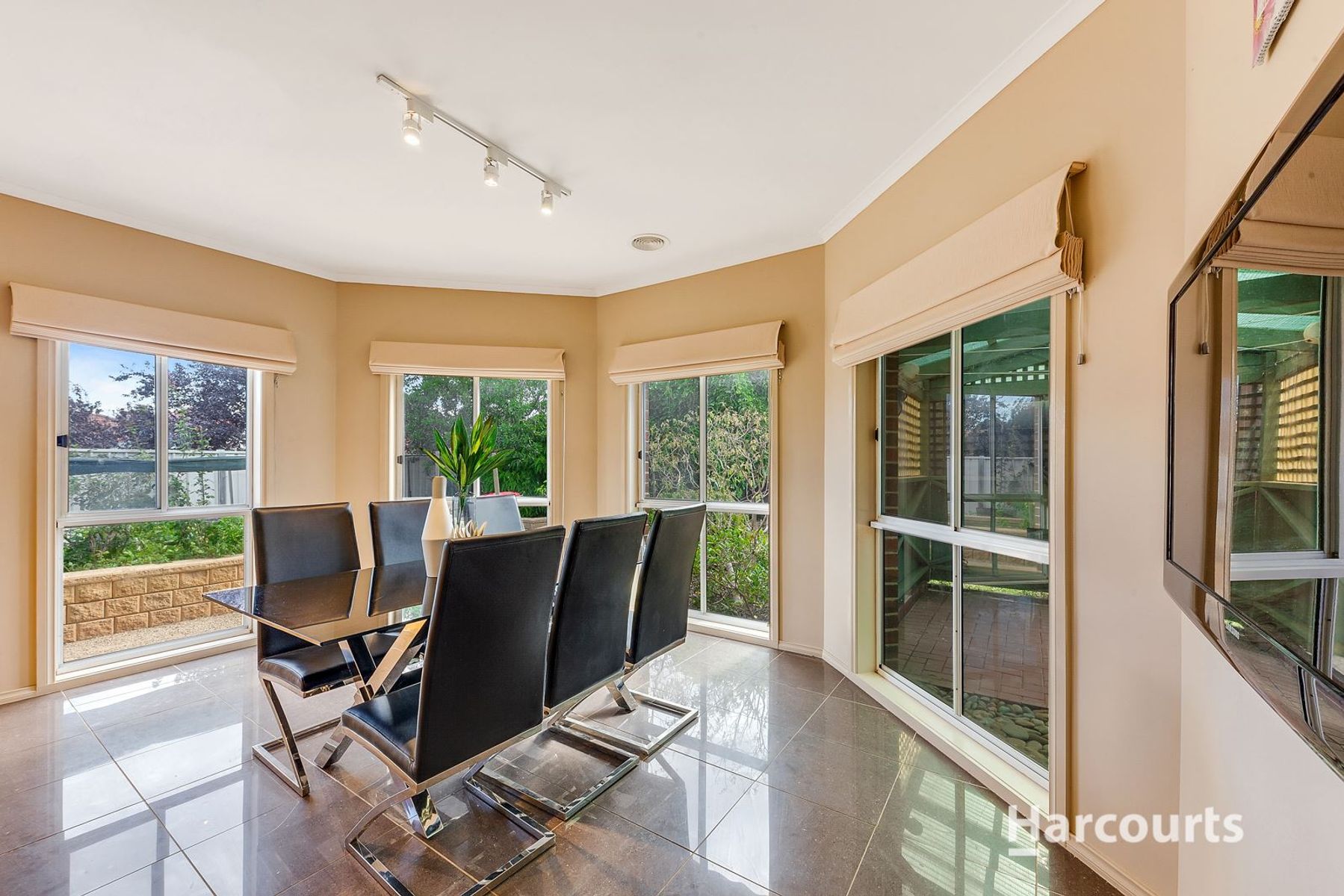 8 Daylesford Terrace, Caroline Springs, VIC 3023, Caroline Springs - Thumbnail 6
