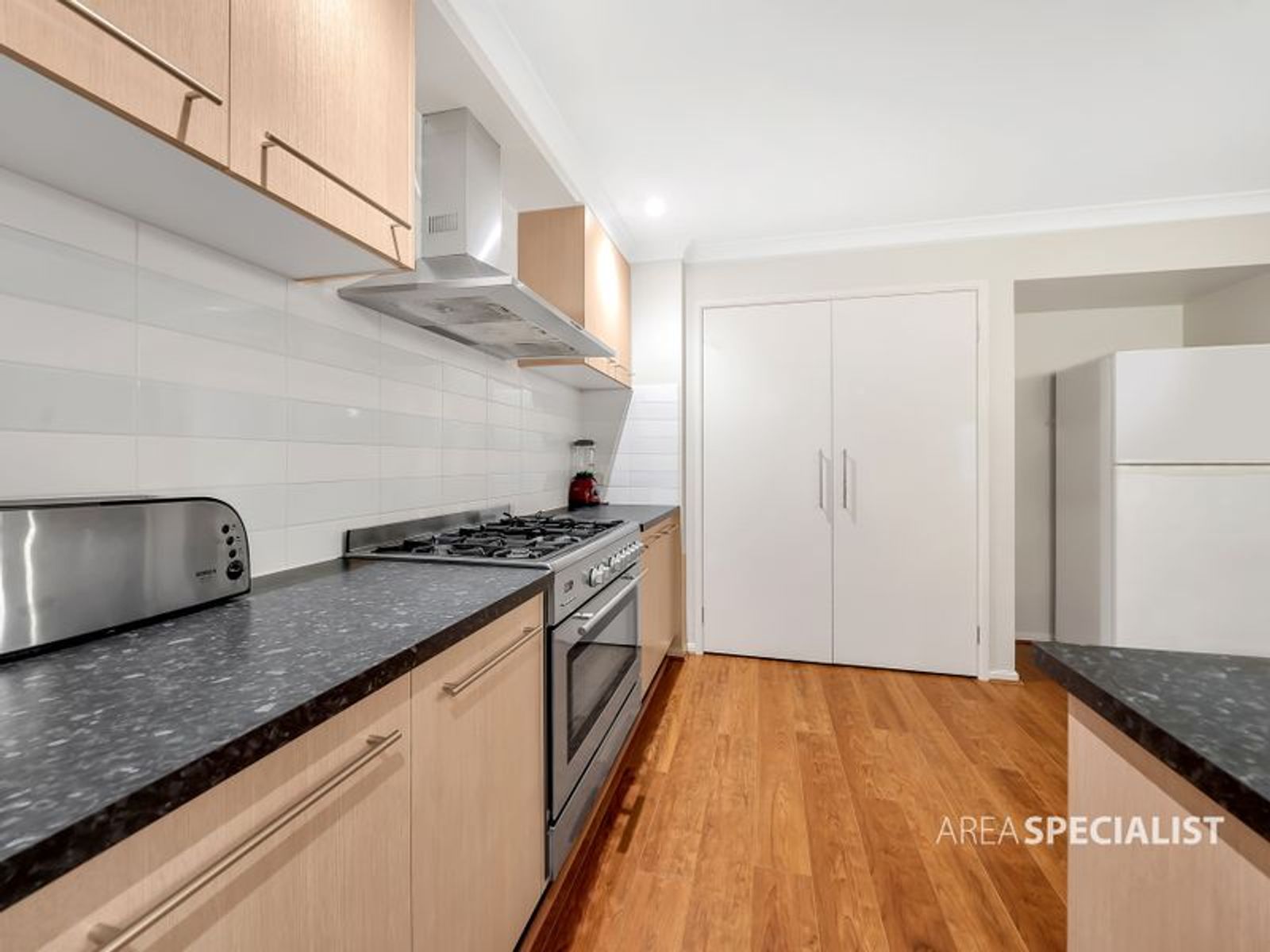 31 SUSSEX AVENUE, Cranbourne North, VIC 3977, Cranbourne North - Thumbnail 6