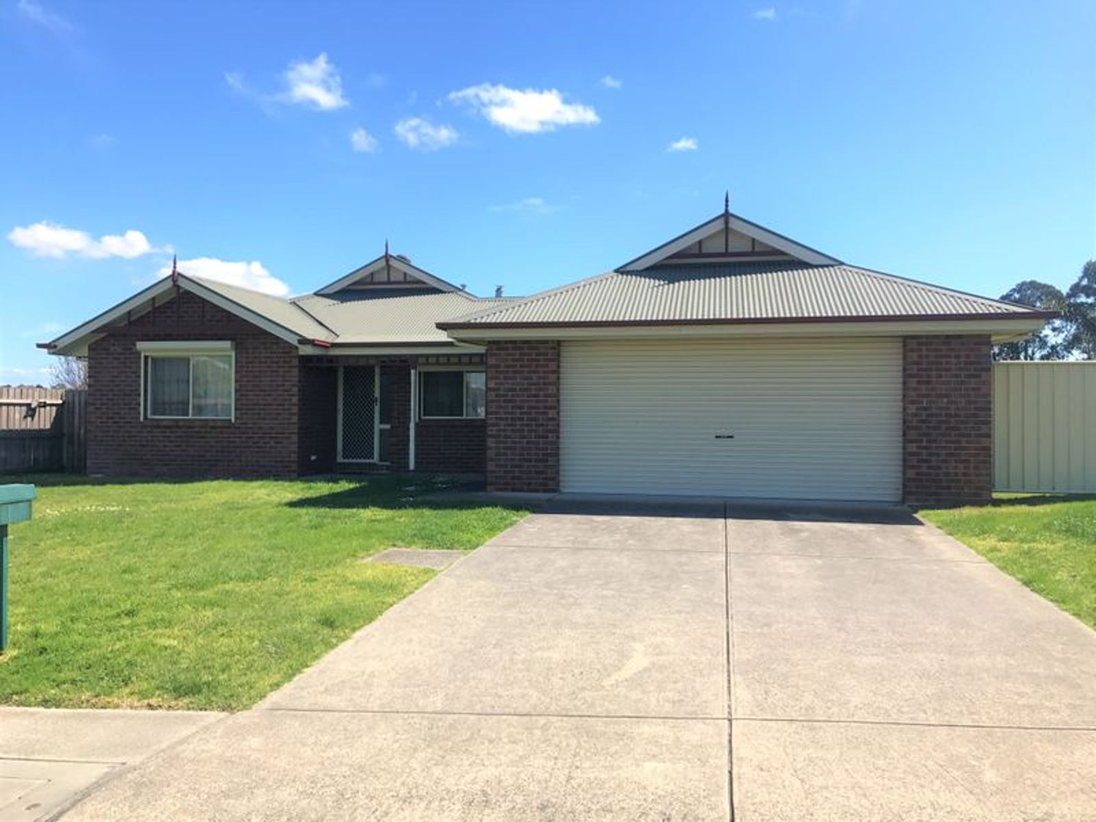 8 Oak Avenue, Traralgon VIC 3844 - Image 1