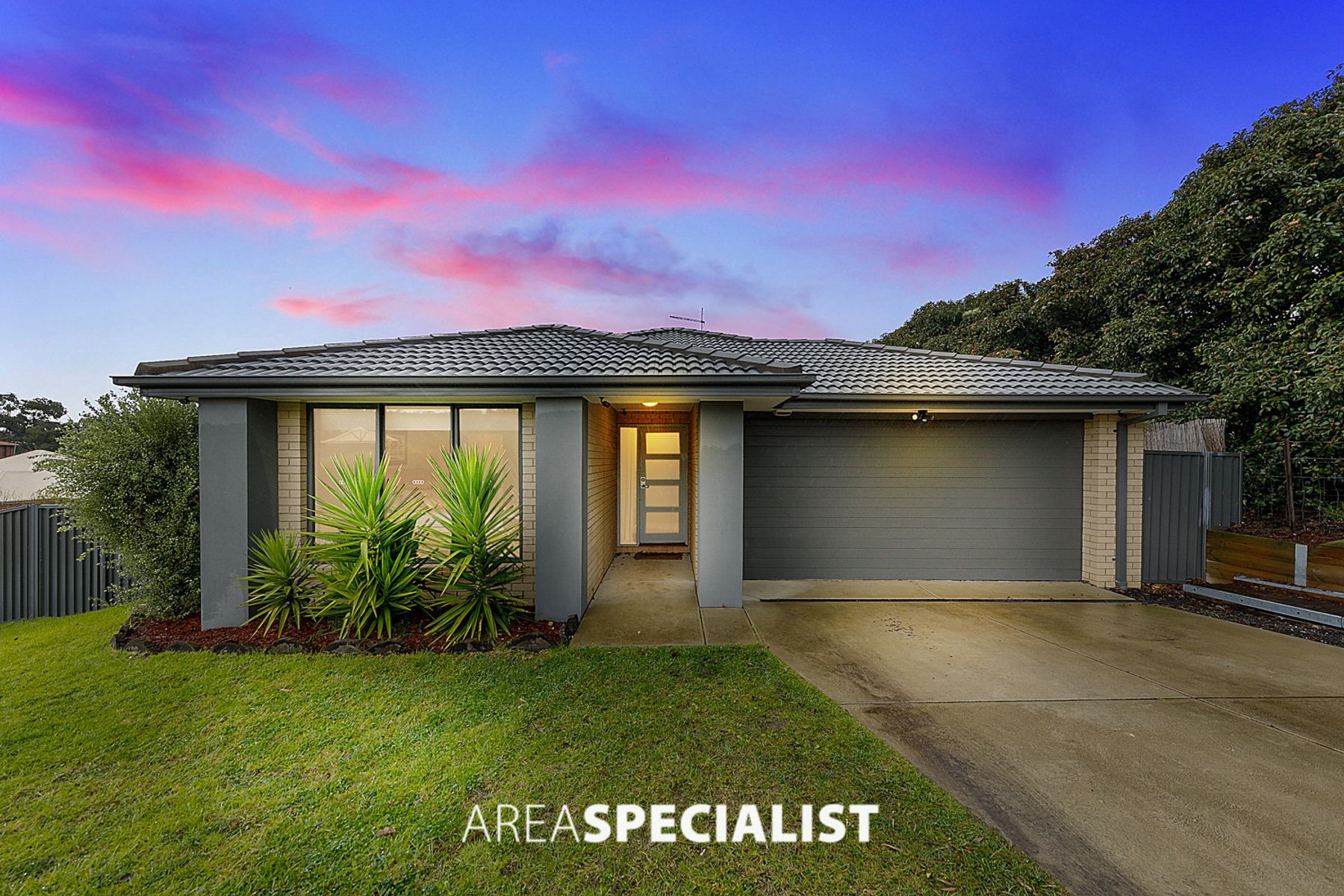 2 Allan Close, Pakenham, VIC 3810, Pakenham - Thumbnail 2
