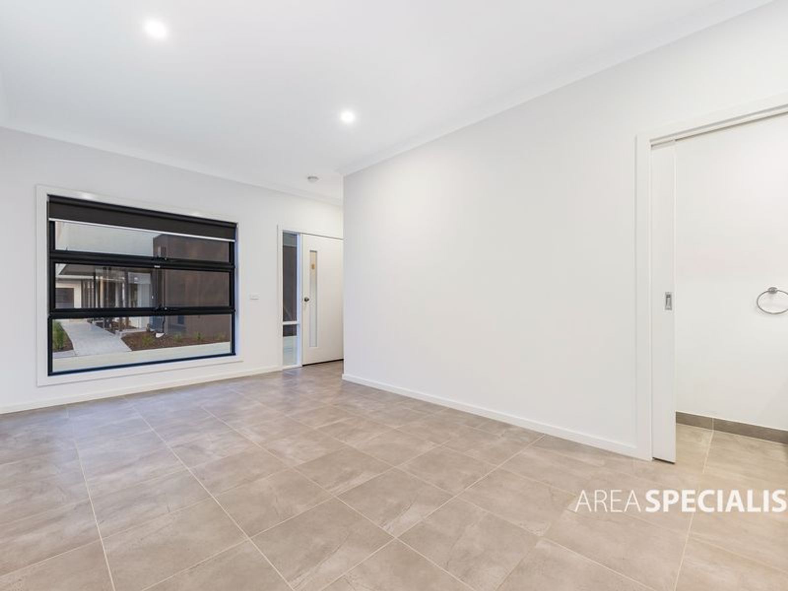 8 Cassius Cct, Cranbourne North, VIC 3977, Cranbourne North - Thumbnail 3