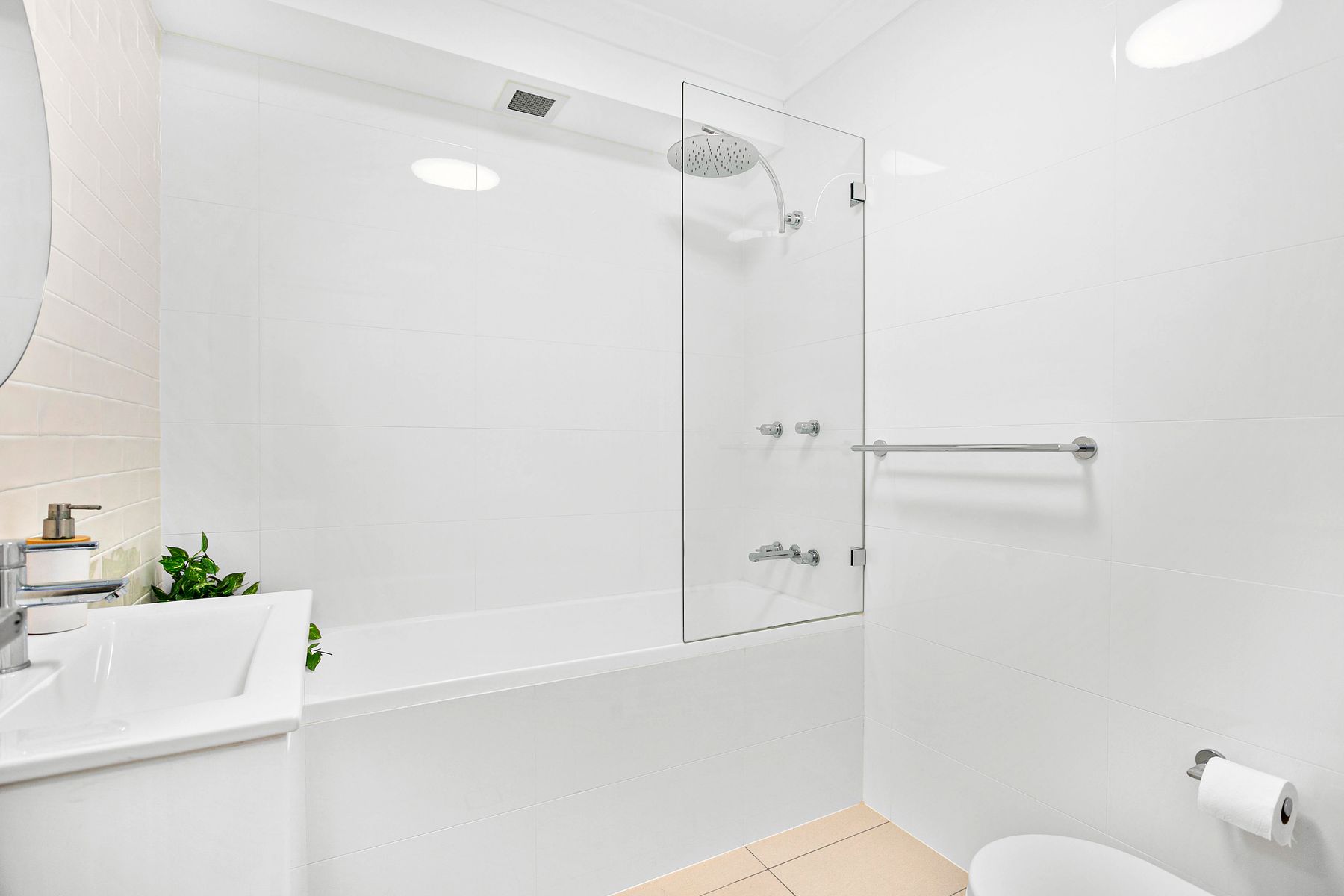 16/12-14 Gladstone Avenue, Wollongong NSW 2500, Wollongong - Thumbnail 2
