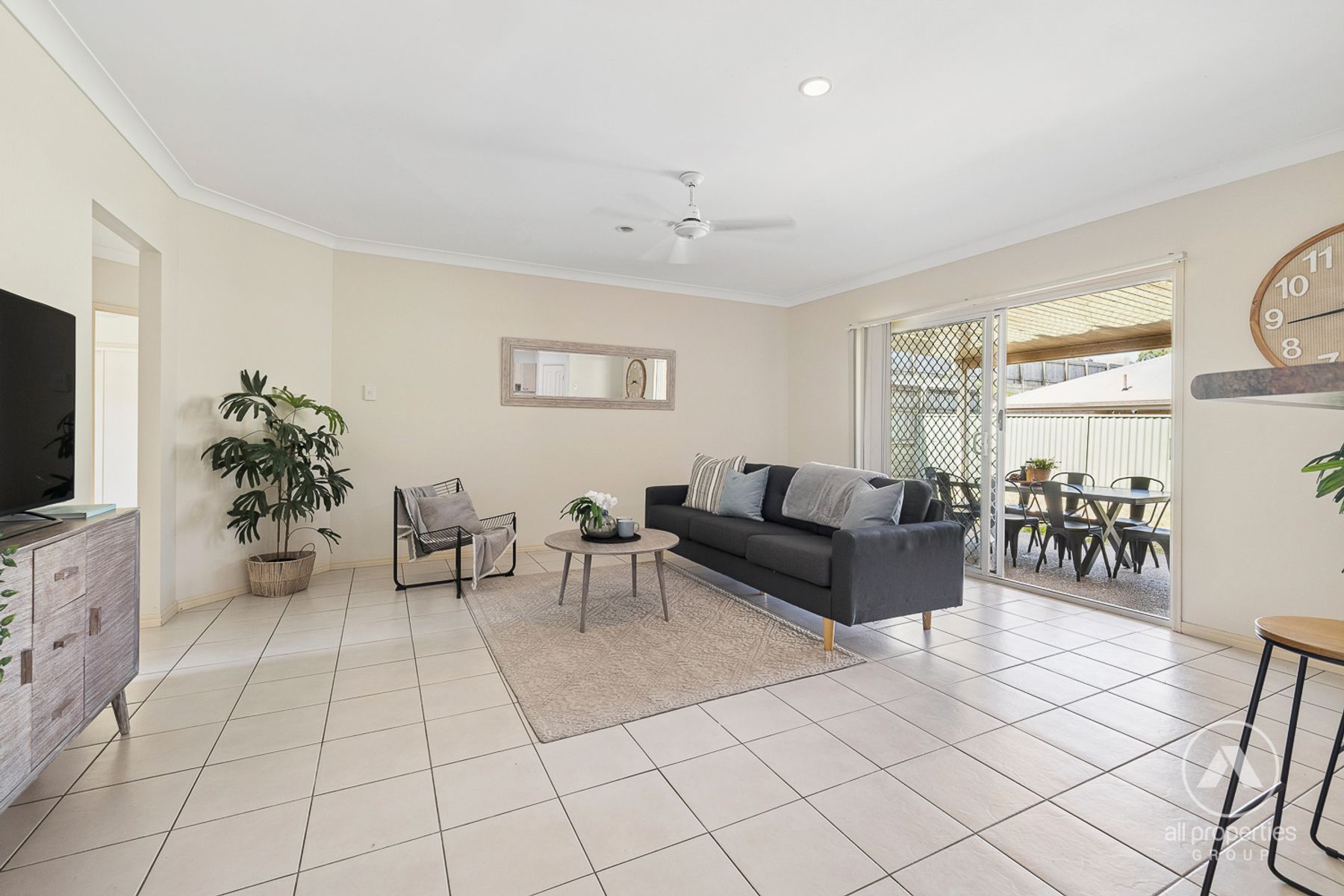 16 Hill End Avenue, Hillcrest QLD 4118, Hillcrest - Thumbnail 6