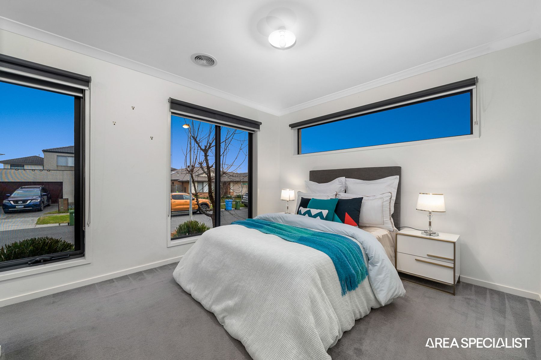 8 Carisbrooke Way, Clyde North, VIC 3978, Clyde North - Thumbnail 5