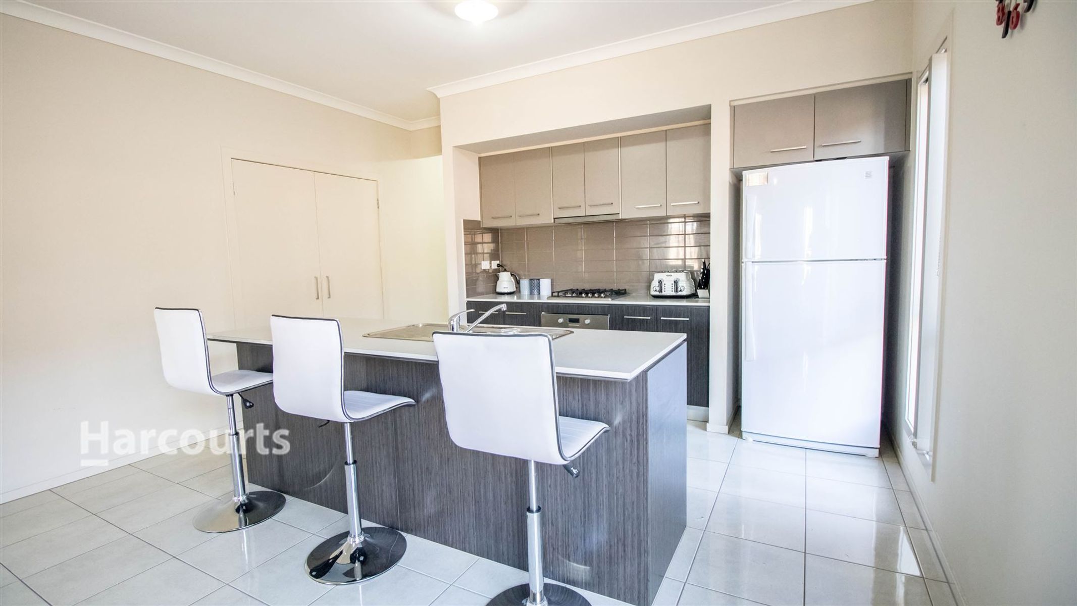 6 Hollybrook St, Melton South, VIC 3338, Melton South - Thumbnail 4