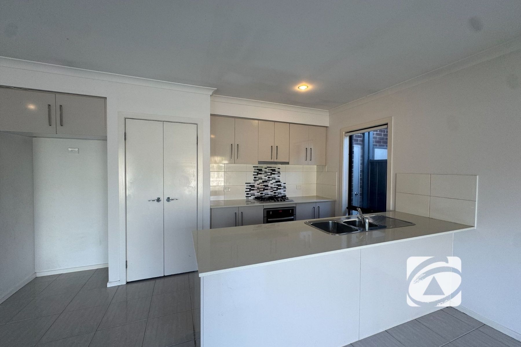 12 Fitzroy Street, Pakenham VIC 3810, Pakenham - Thumbnail 2