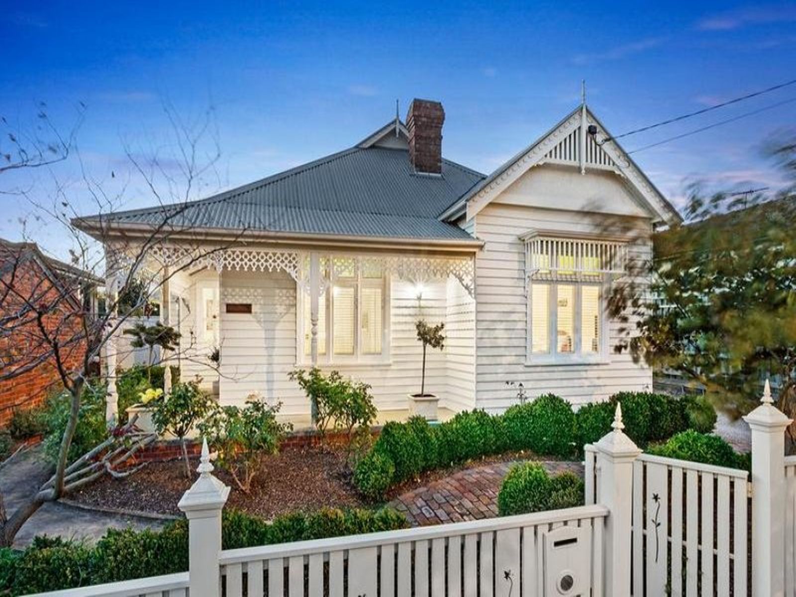 29 Lincoln Road, Essendon - Thumbnail 2