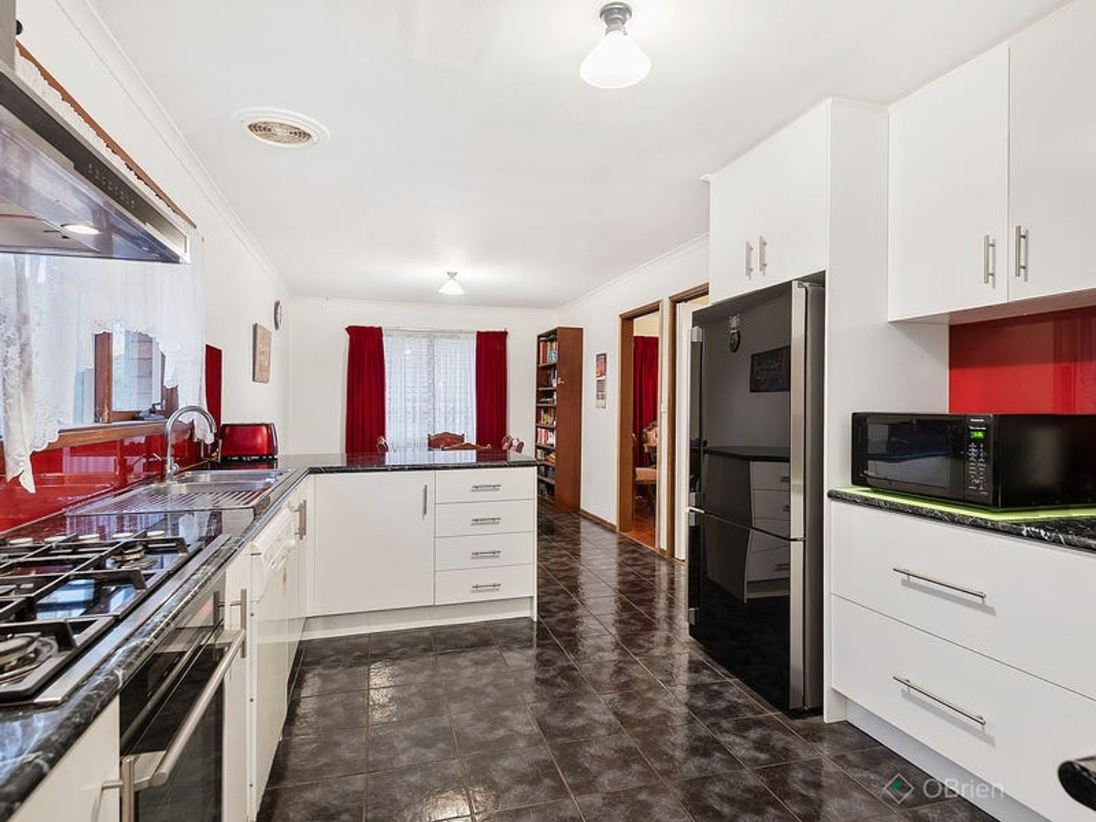 10 Terara Court, Endeavour Hills, VIC 3802, Endeavour Hills - Thumbnail 2