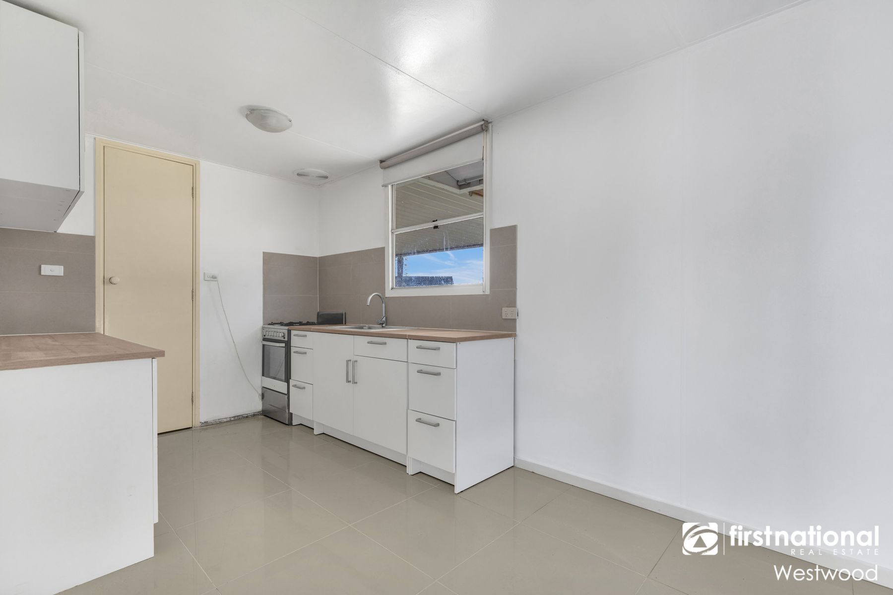 1 Muirhead Crescent, Werribee VIC 3030, Werribee - Thumbnail 2