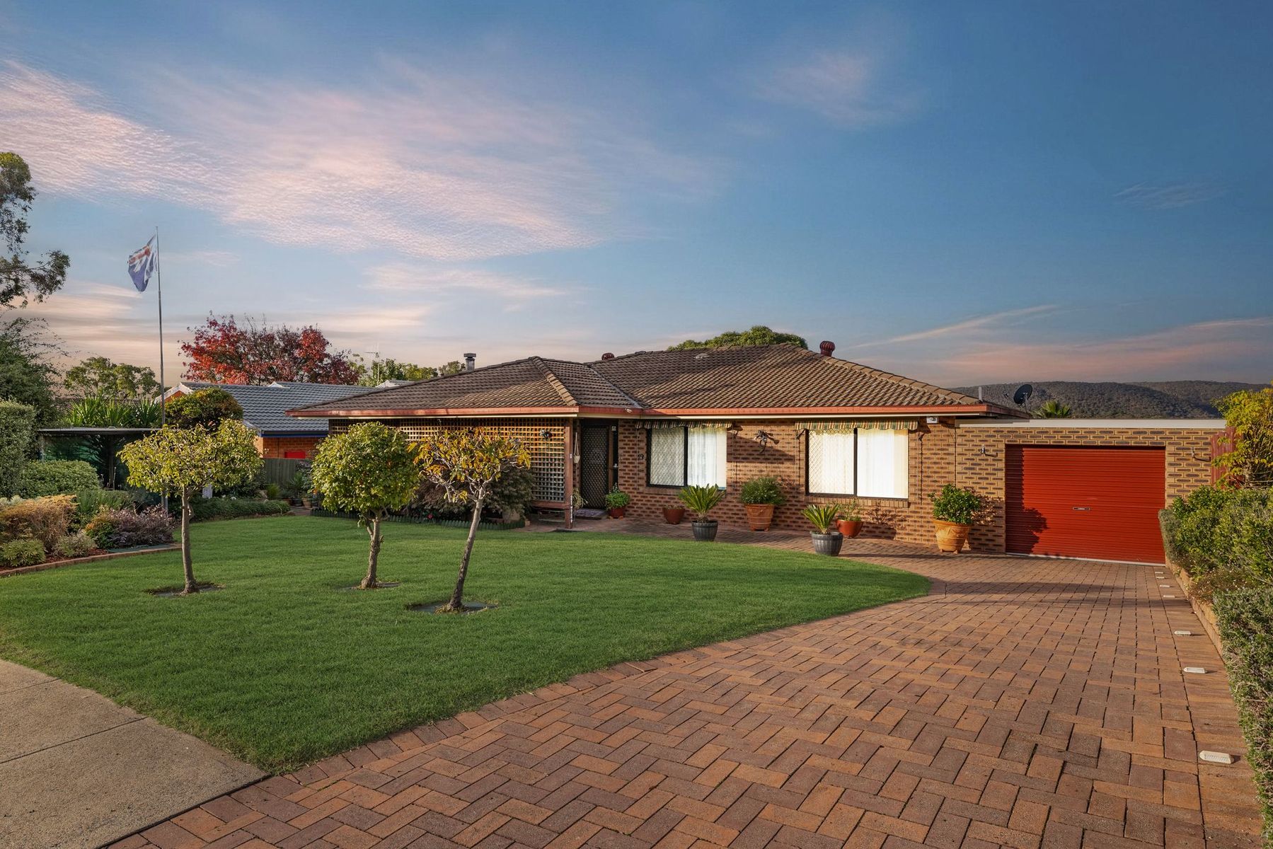 9 Hayley Crescent, Queanbeyan