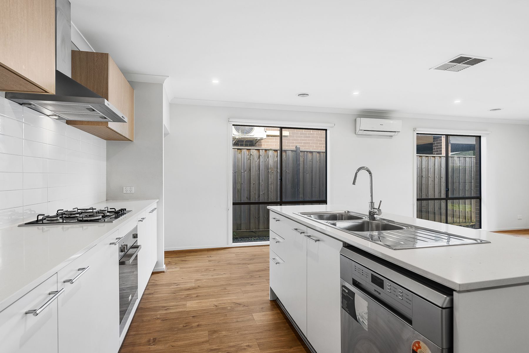 7 Hartland Drive, Cranbourne North, VIC 3977, Cranbourne North - Thumbnail 2