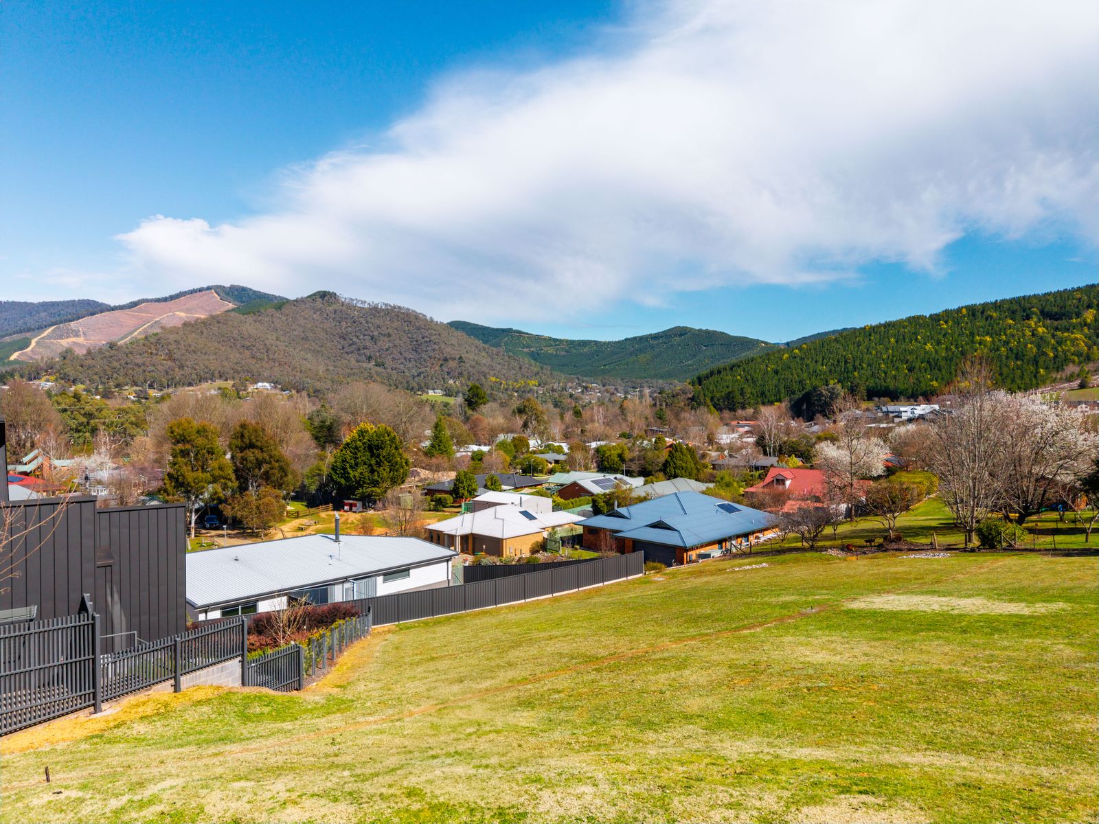 13 Blue Hills Rise, Bright VIC 3741, Bright - Thumbnail 2