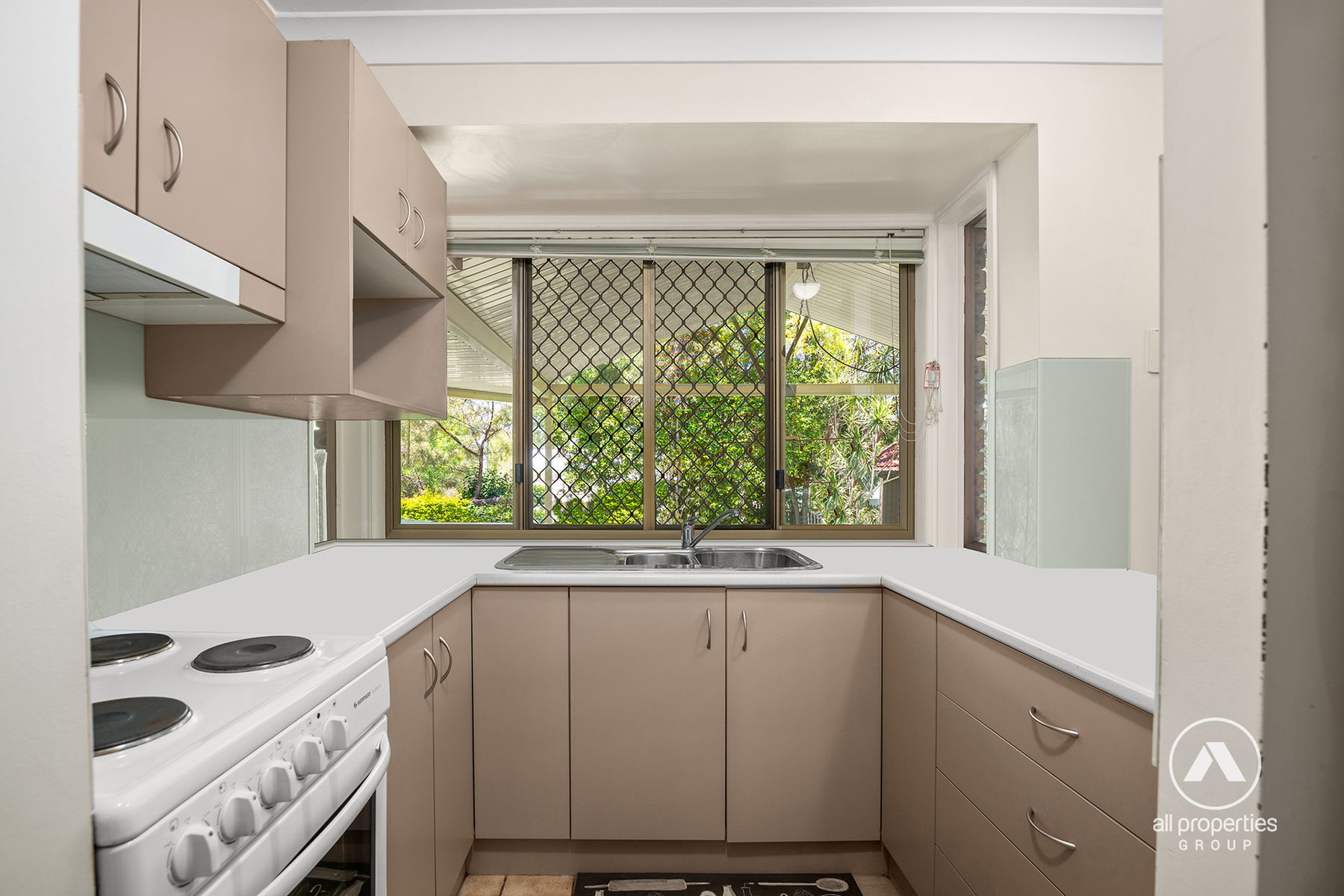 24 Penfold Street, Hillcrest QLD 4118, Hillcrest - Thumbnail 4