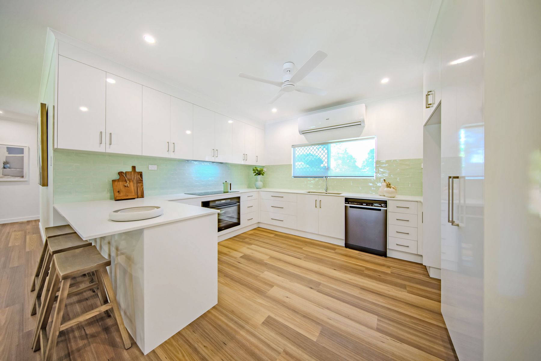 18 Maud Street, Flying Fish Point QLD 4860, Flying Fish Point - Thumbnail 3