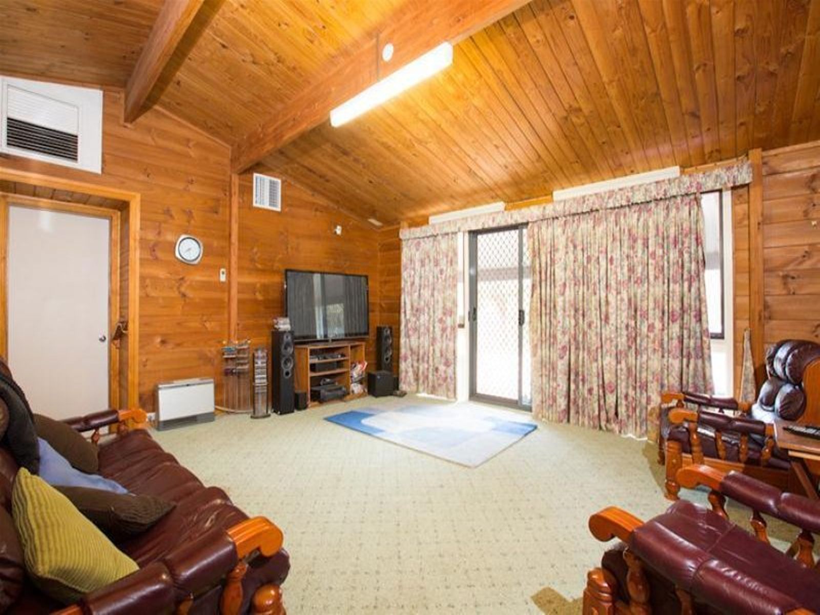 716 Cureton Avenue, Nichols Point - Thumbnail 2