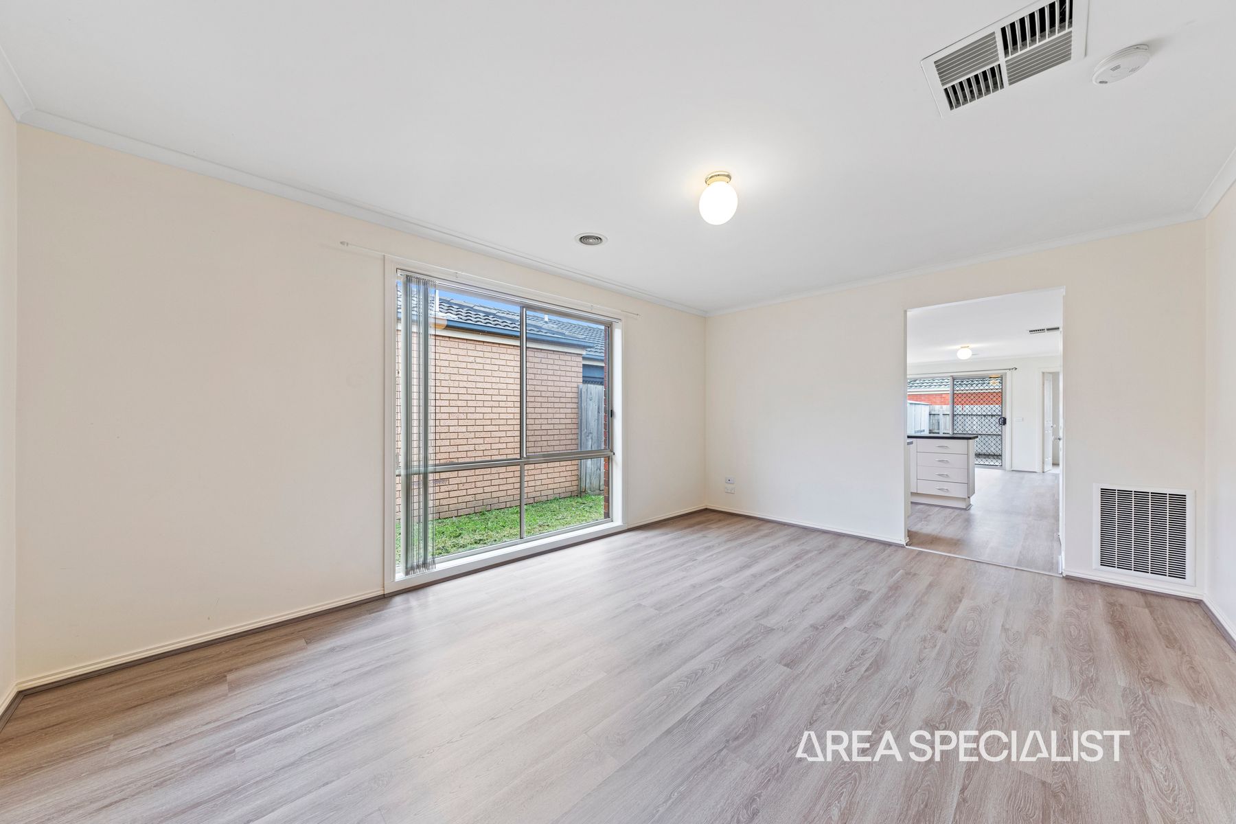 8A Sir Thomas Drive, Pakenham, VIC 3810, Pakenham - Thumbnail 5
