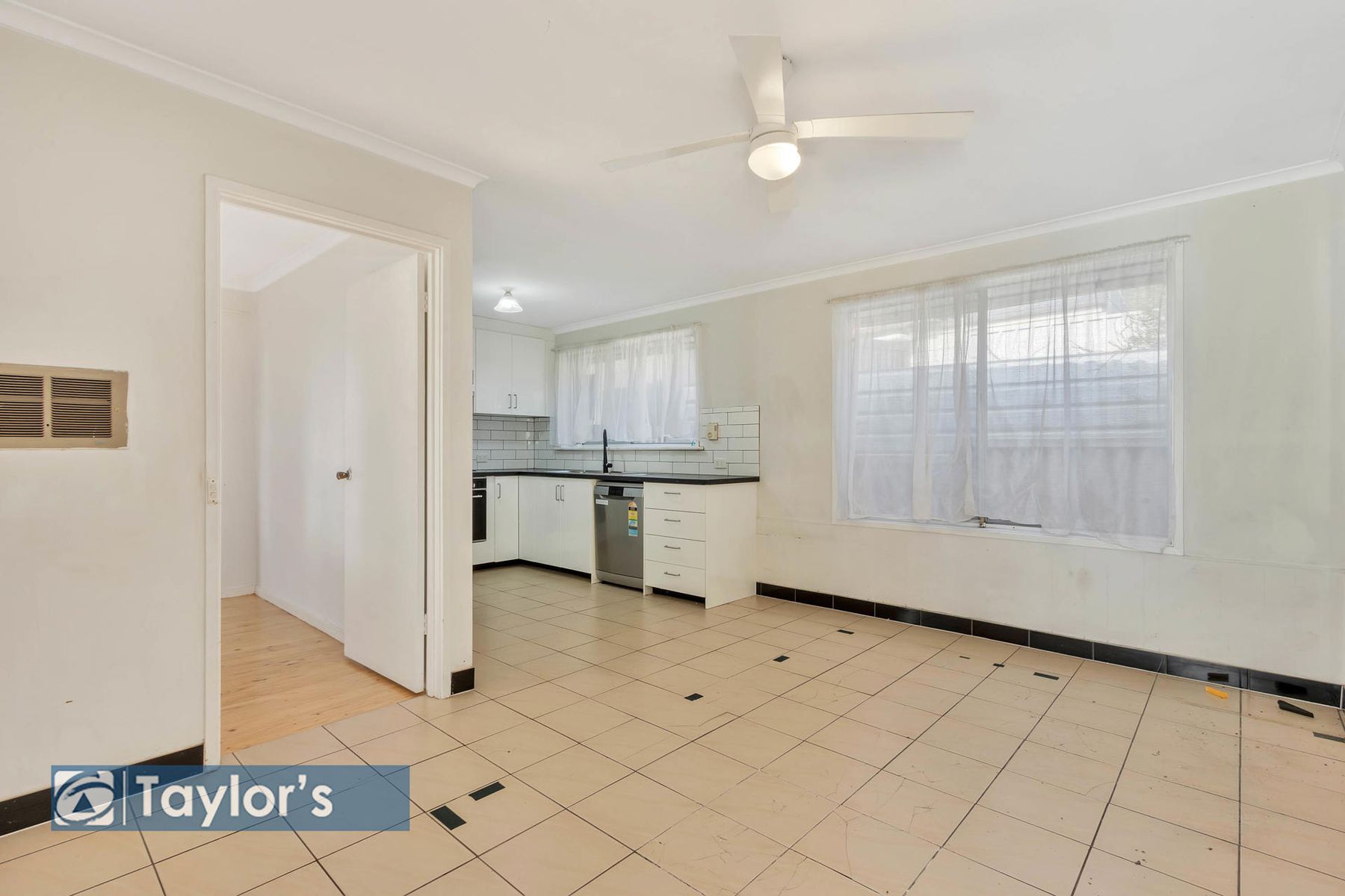42 Warrandee Drive, Modbury North SA 5092, Modbury North - Thumbnail 4