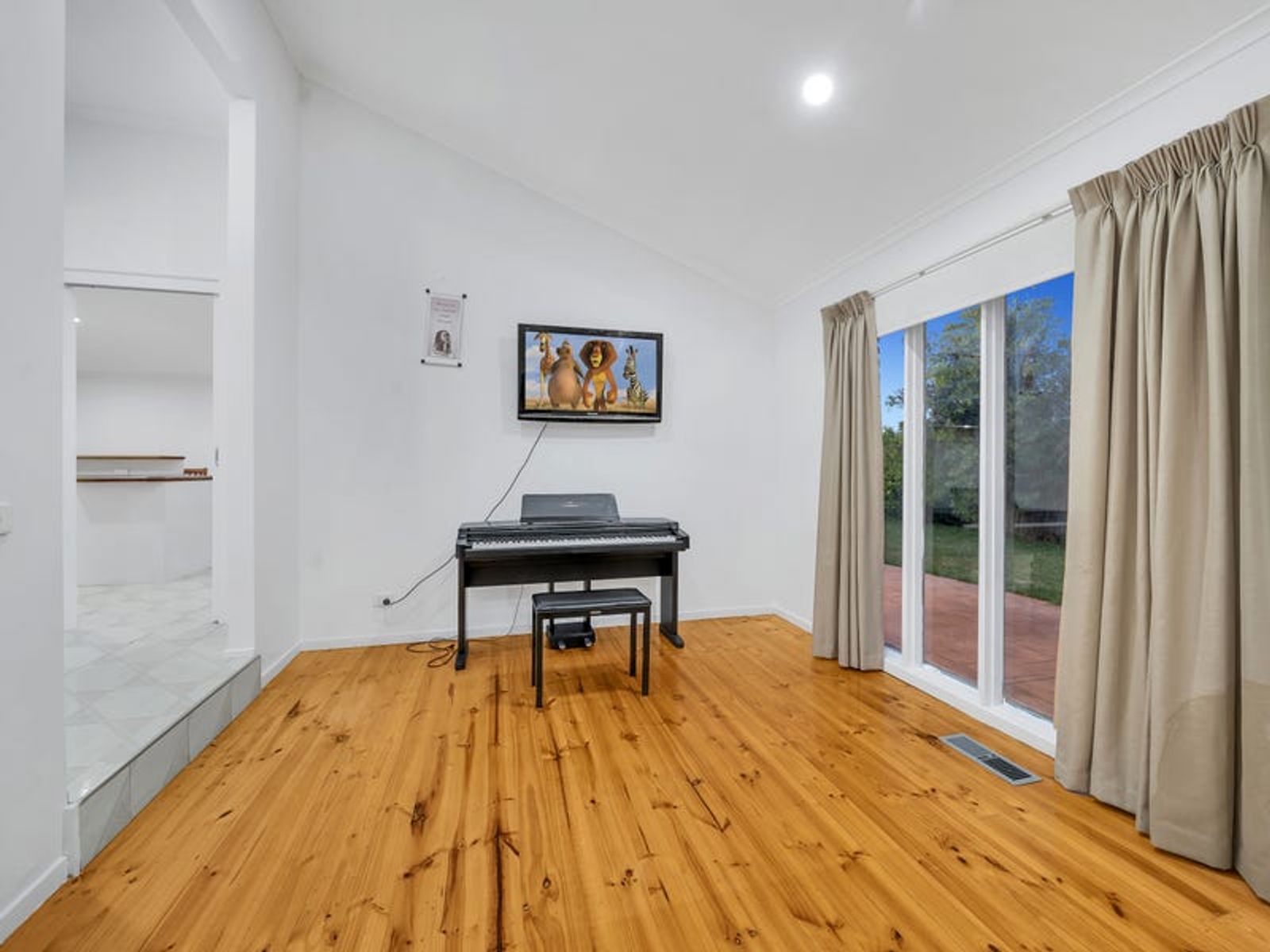 7 Patricia Court, Hampton Park, VIC 3976, Hampton Park - Thumbnail 2
