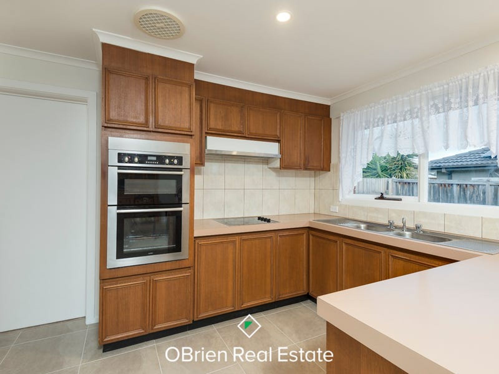 38 James Cook Drive, Endeavour Hills, VIC 3802, Endeavour Hills - Thumbnail 3