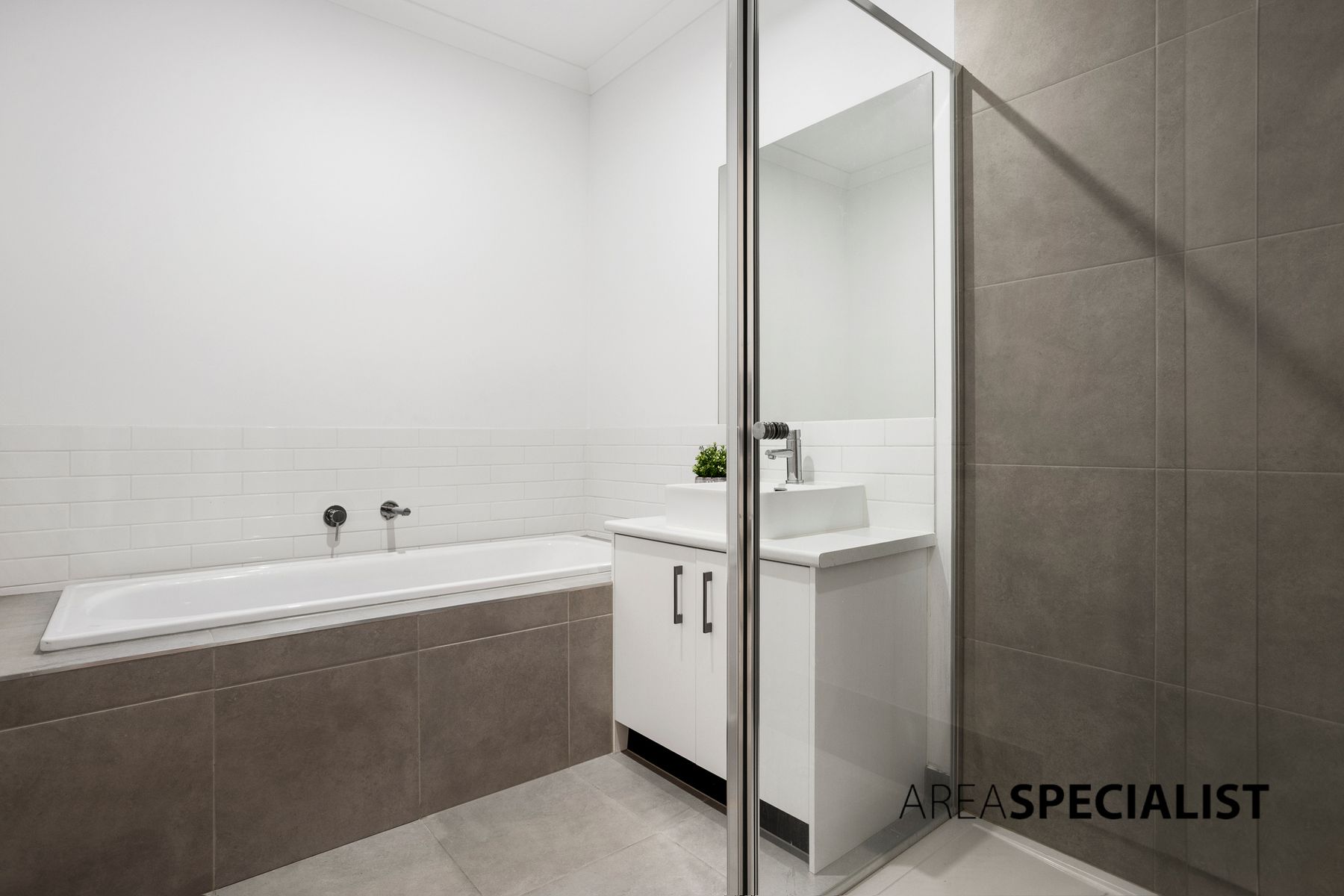 61 Strathlea Drive, Cranbourne West, VIC 3977, Cranbourne West - Thumbnail 6