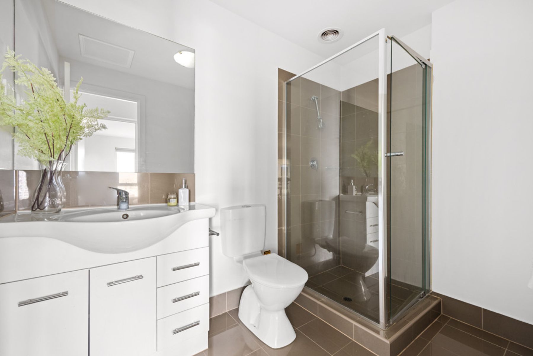 33/44, Mawson Lakes - Thumbnail 8