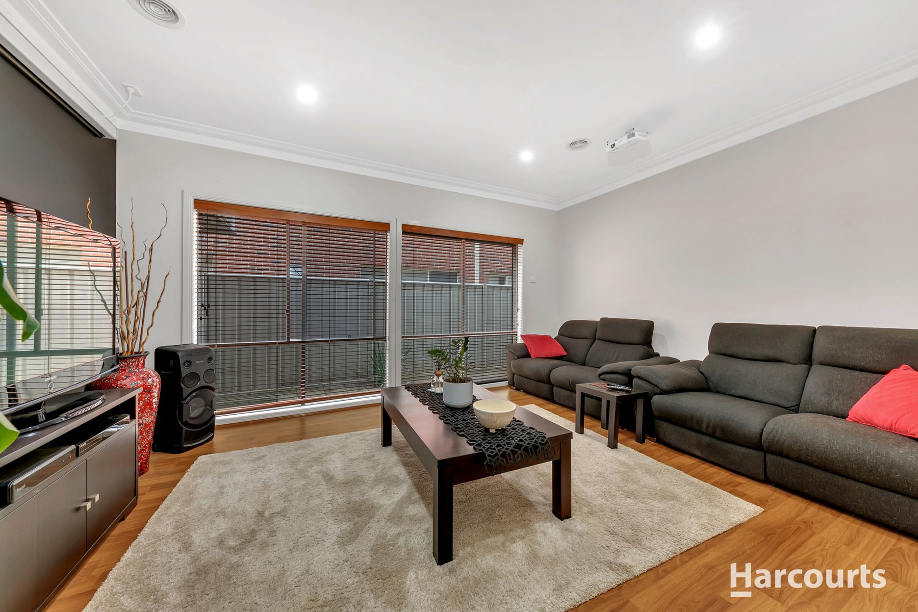 8 Claretown Avenue, Caroline Springs, VIC 3023, Caroline Springs - Thumbnail 3