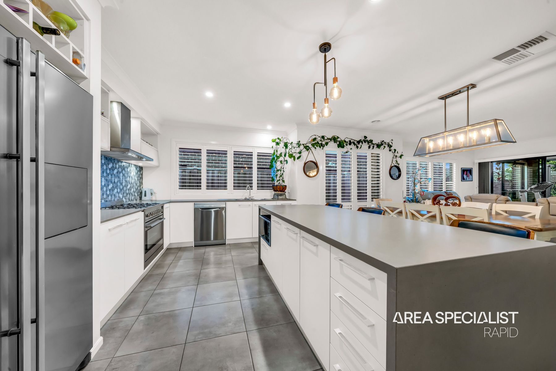 17 Picnic Avenue, Clyde North, Clyde North - Thumbnail 7