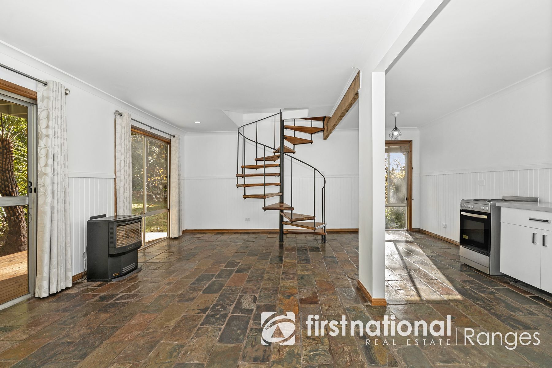 12 Seaview Road, Cockatoo VIC 3781, Cockatoo - Thumbnail 4
