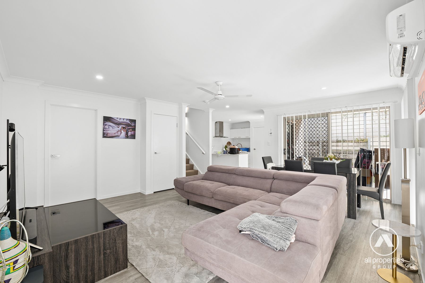 15 Irvine Place, Hillcrest QLD 4118, Hillcrest - Thumbnail 4
