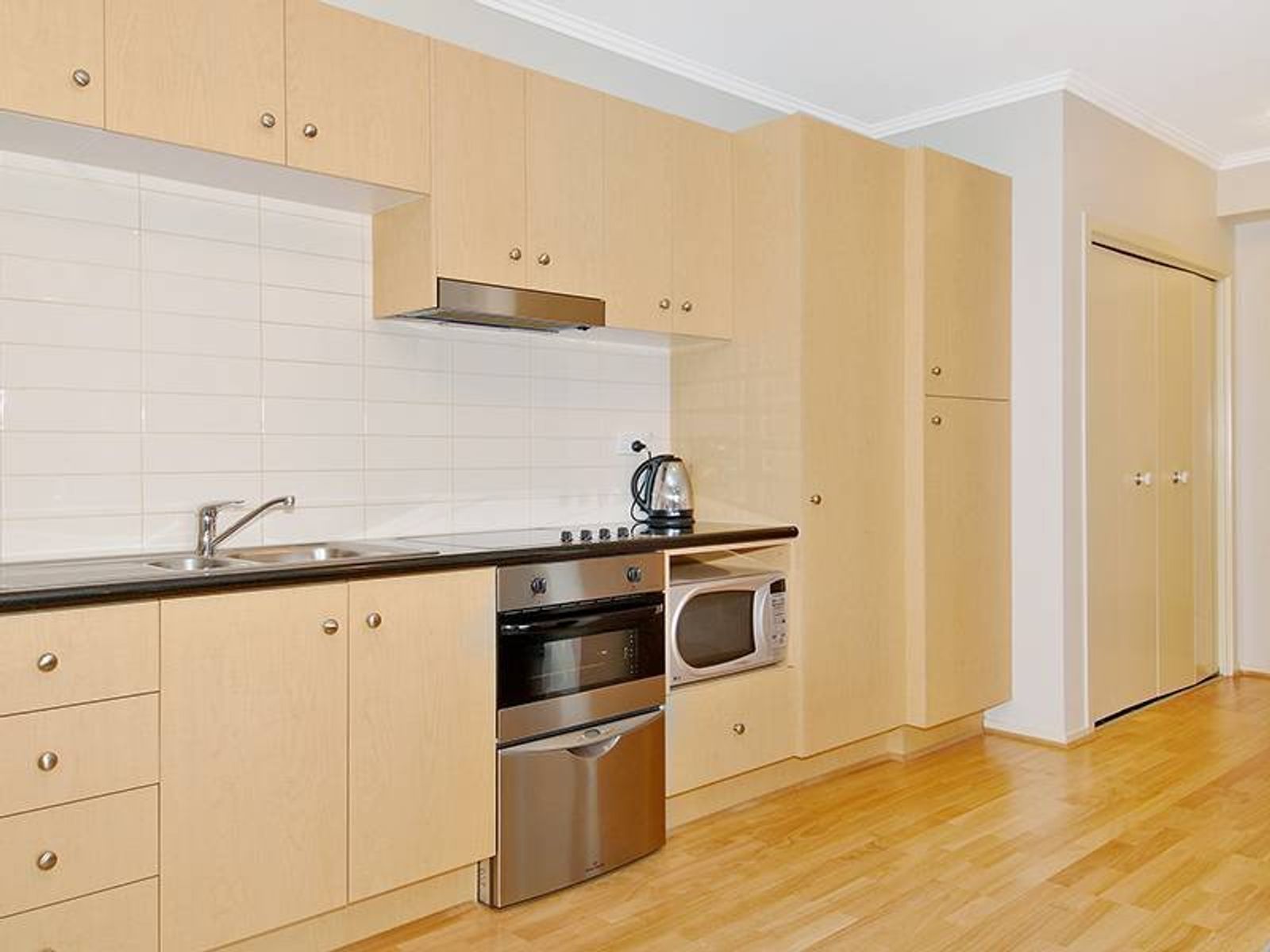 49/2 Newmarket Way, Flemington - Thumbnail 2