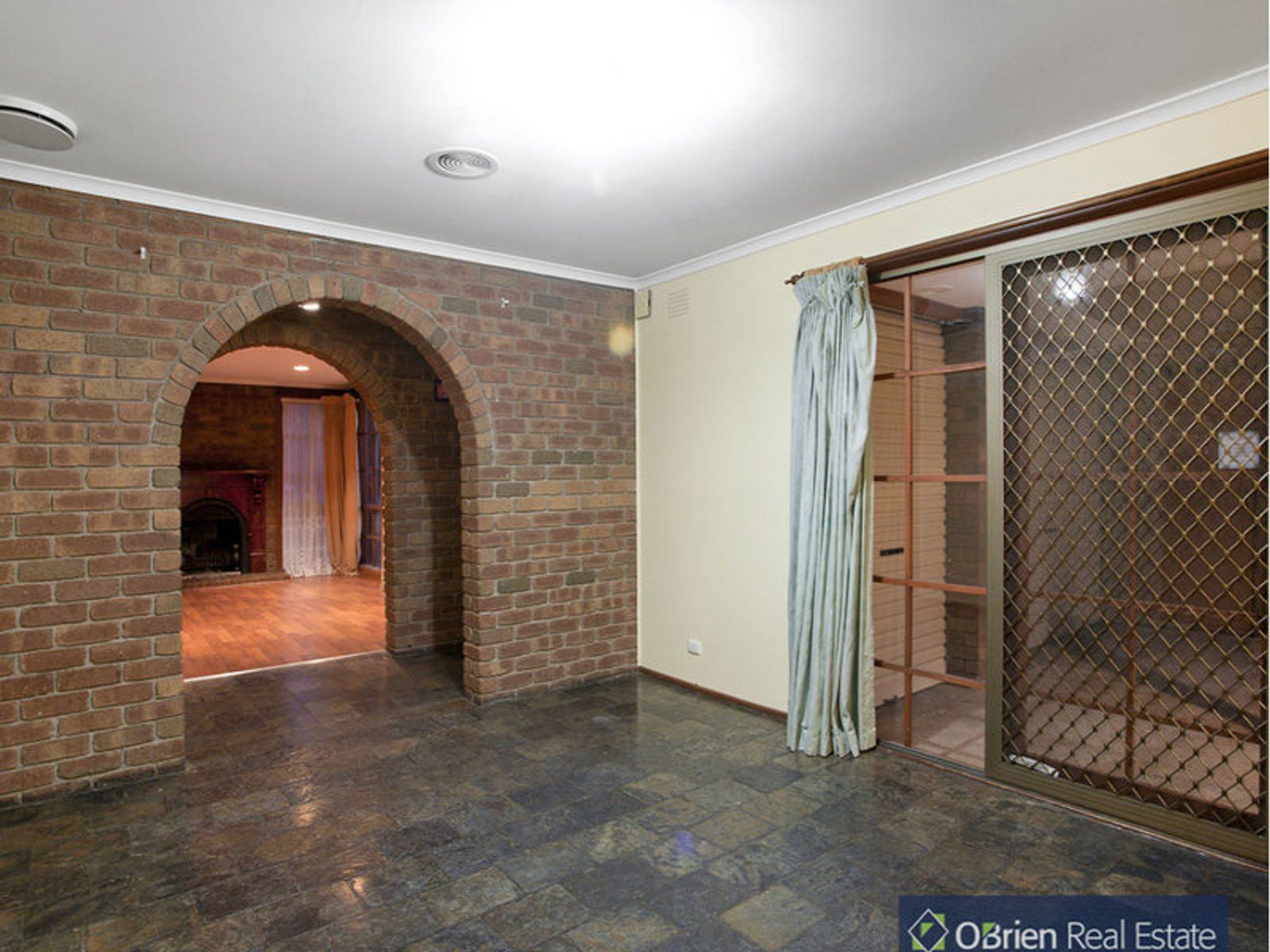 33 Endeavour Crescent, Endeavour Hills, VIC 3802, Endeavour Hills - Thumbnail 2