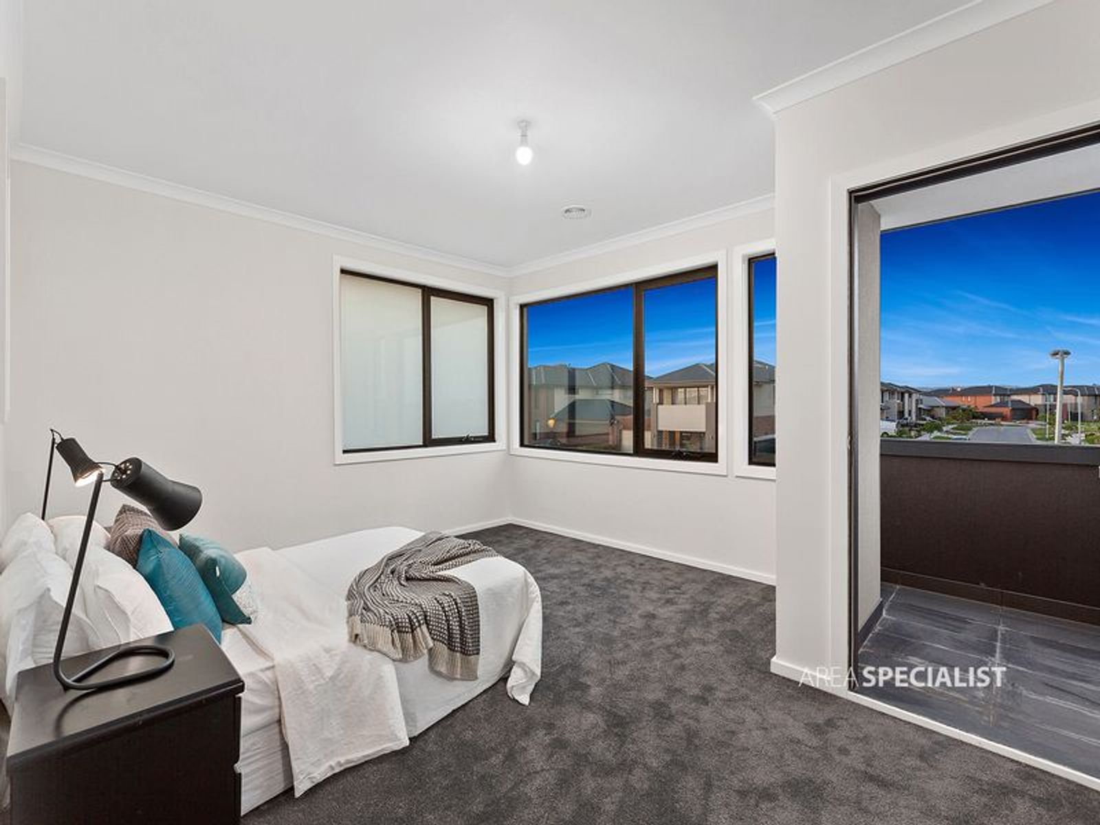 12 Featherdown Way, Clyde North, VIC 3978, Clyde North - Thumbnail 7