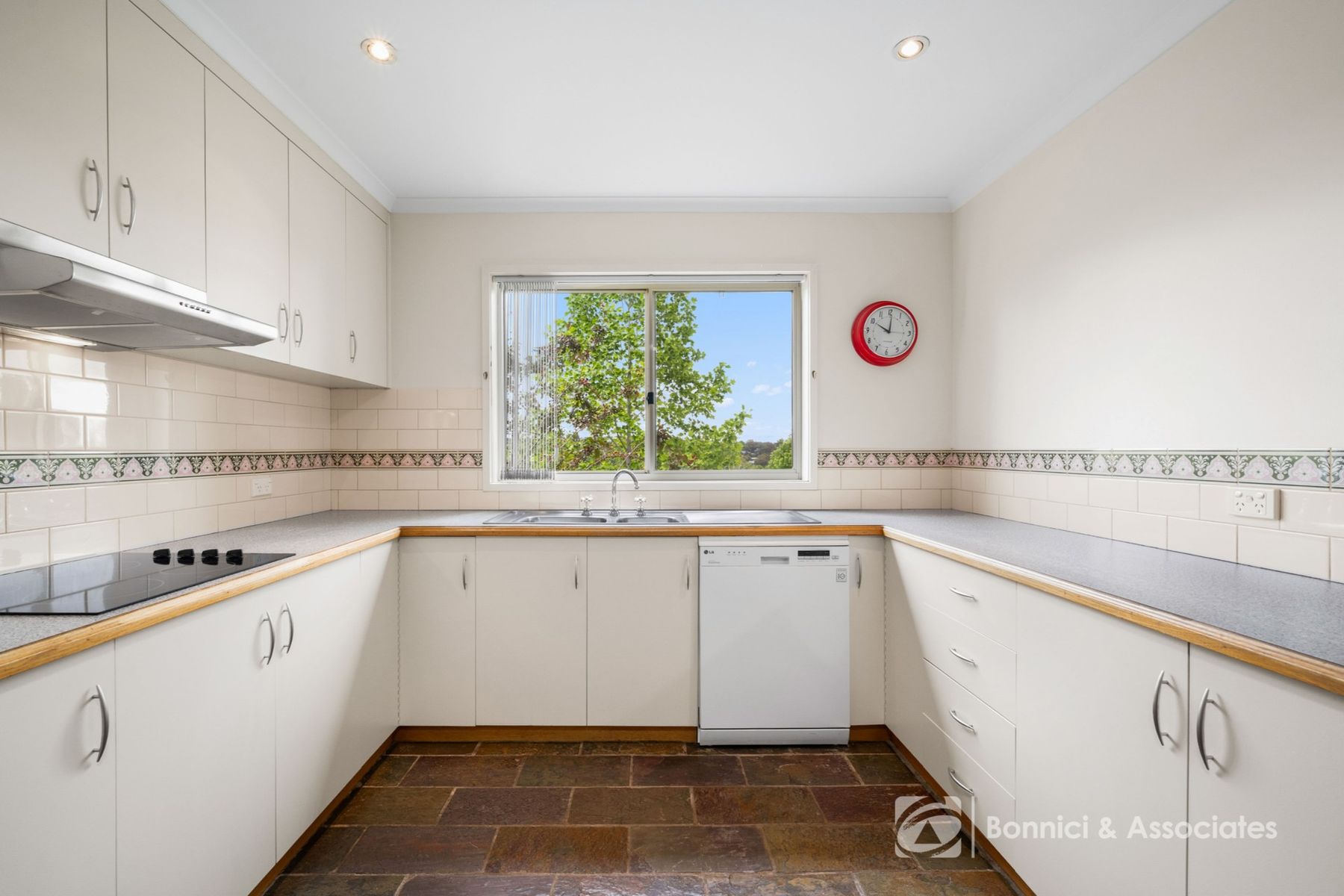 10 Bakulis Court, Beechworth VIC 3747, Beechworth - Thumbnail 5