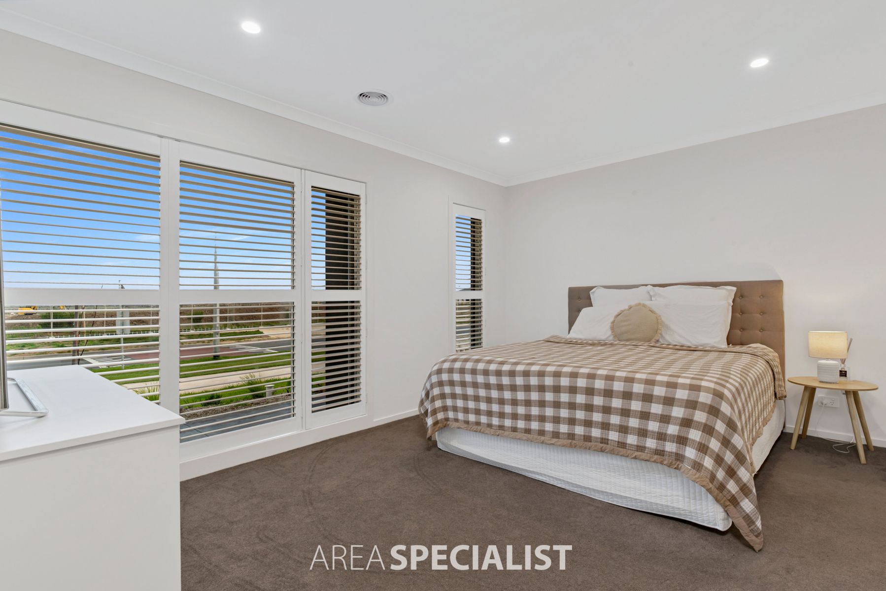 17 Burnbank Parade, Clyde North, VIC 3978, Clyde North - Thumbnail 4