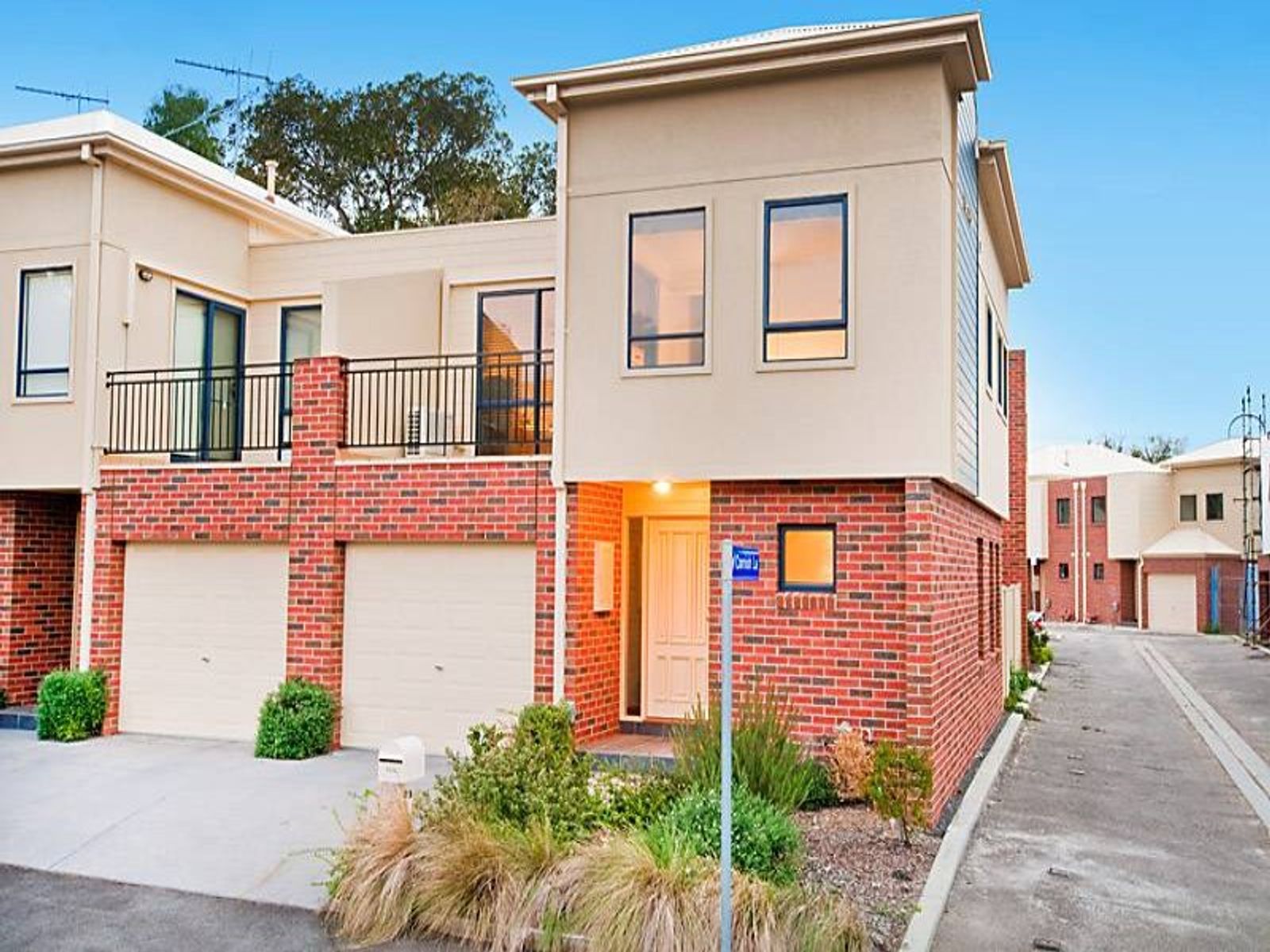 23 Neale Street, Kensington - Thumbnail 2