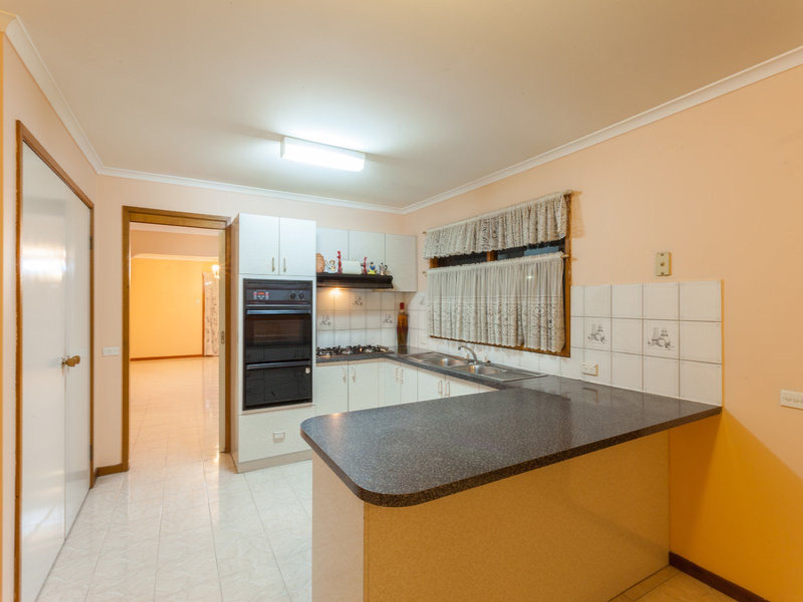 45 Preston Avenue, Endeavour Hills, VIC 3802, Endeavour Hills - Thumbnail 2