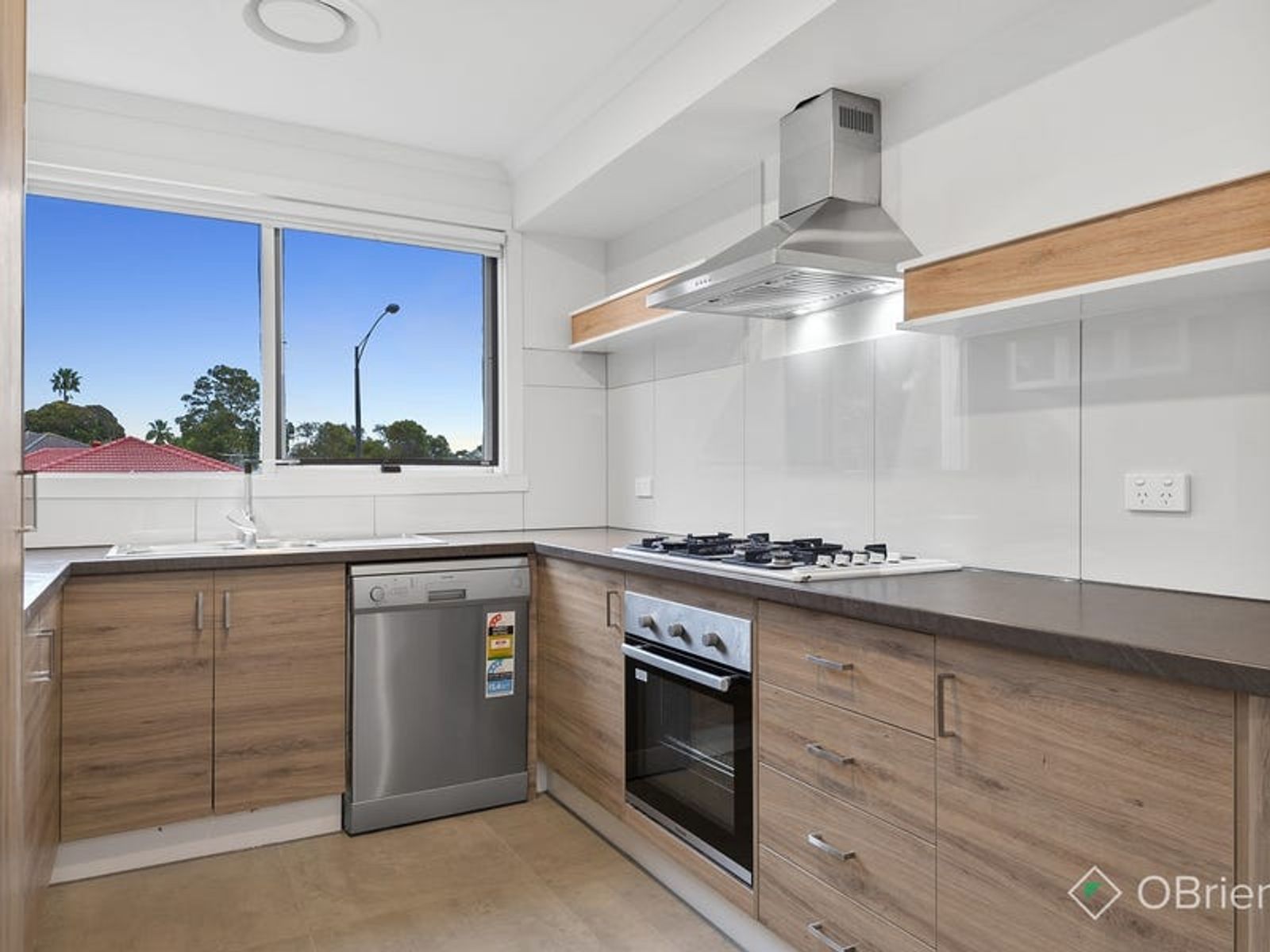16 Grove End Road, Endeavour Hills, VIC 3802, Endeavour Hills - Thumbnail 3