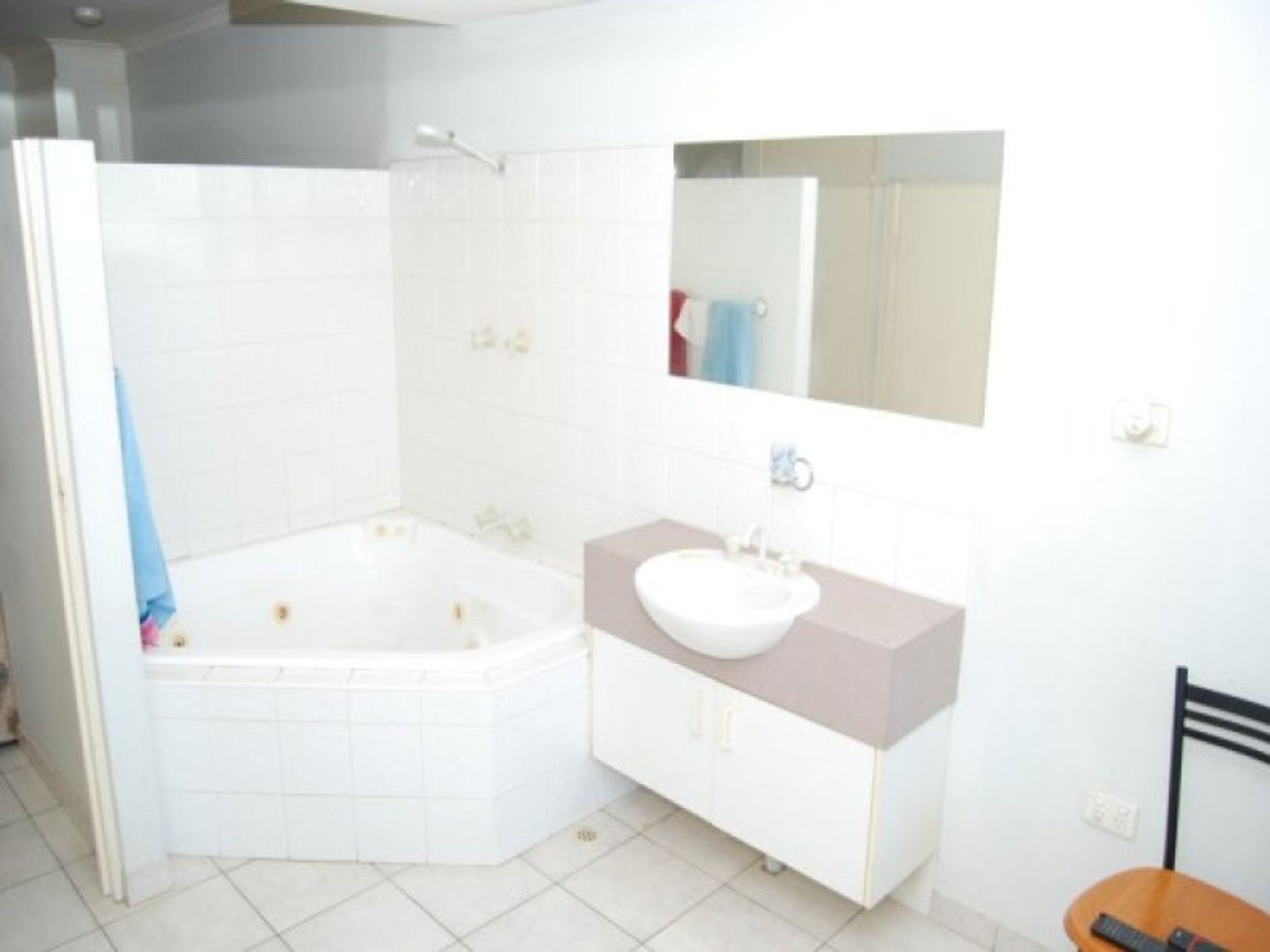 63/21 Cavenagh Street, Darwin City NT 0800, Darwin City - Thumbnail 4