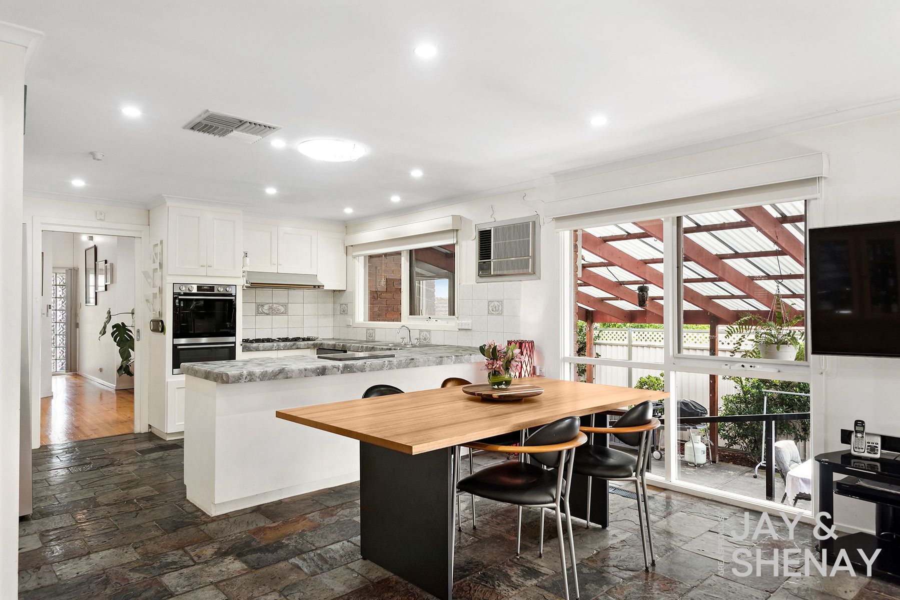 1 Venice Gardens, Endeavour Hills, Endeavour Hills - Thumbnail 5